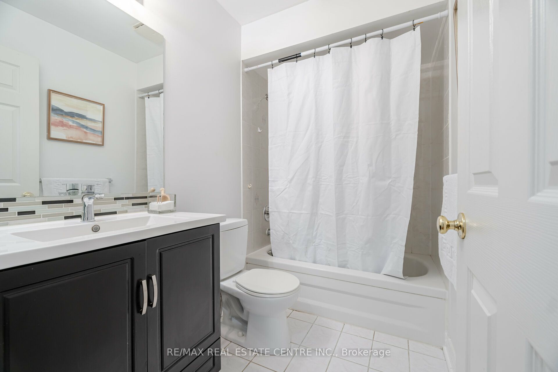 2485 Strathmore Crescent N Property Photo 38