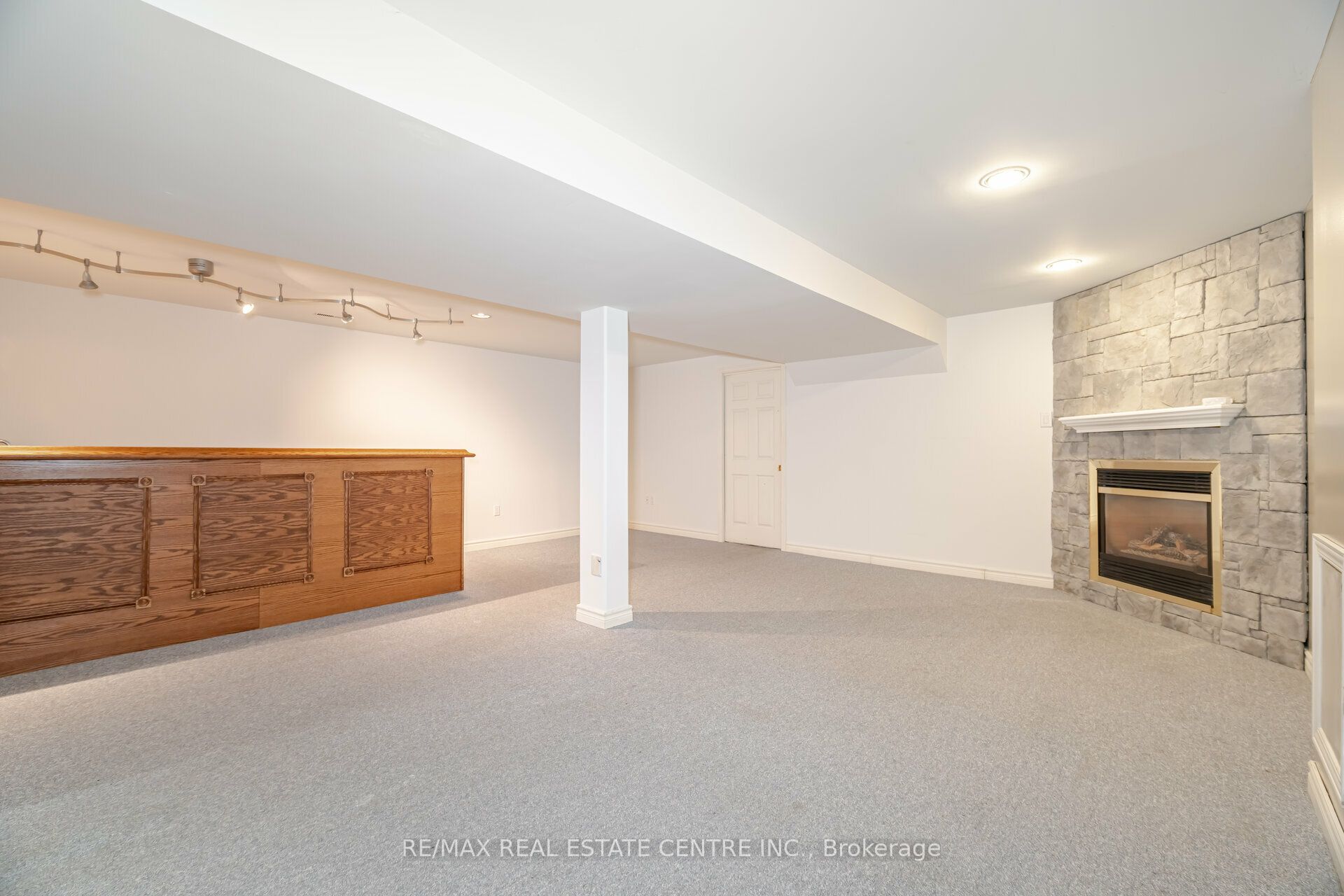 2485 Strathmore Crescent N Property Photo 40