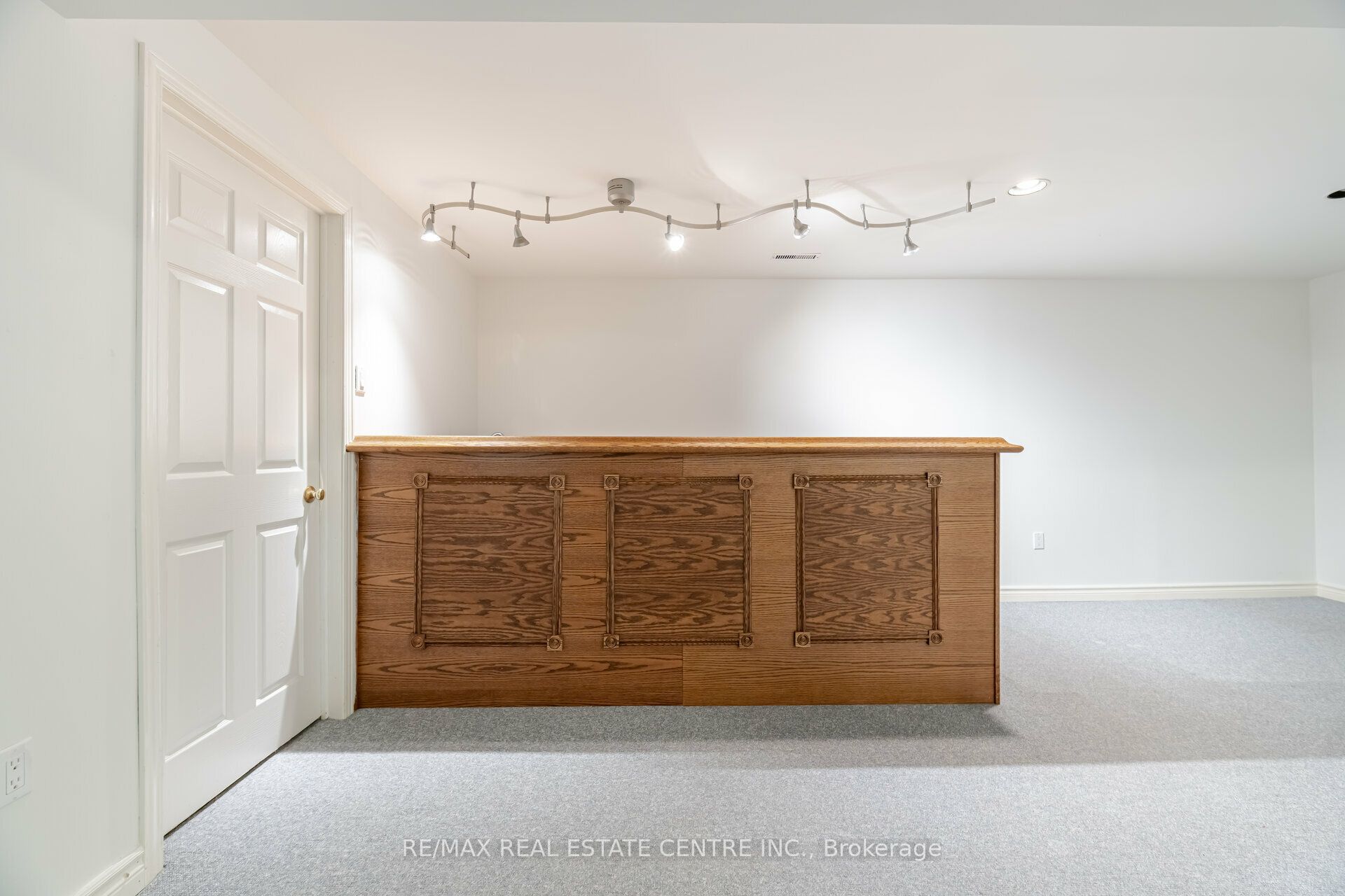 2485 Strathmore Crescent N Property Photo 43