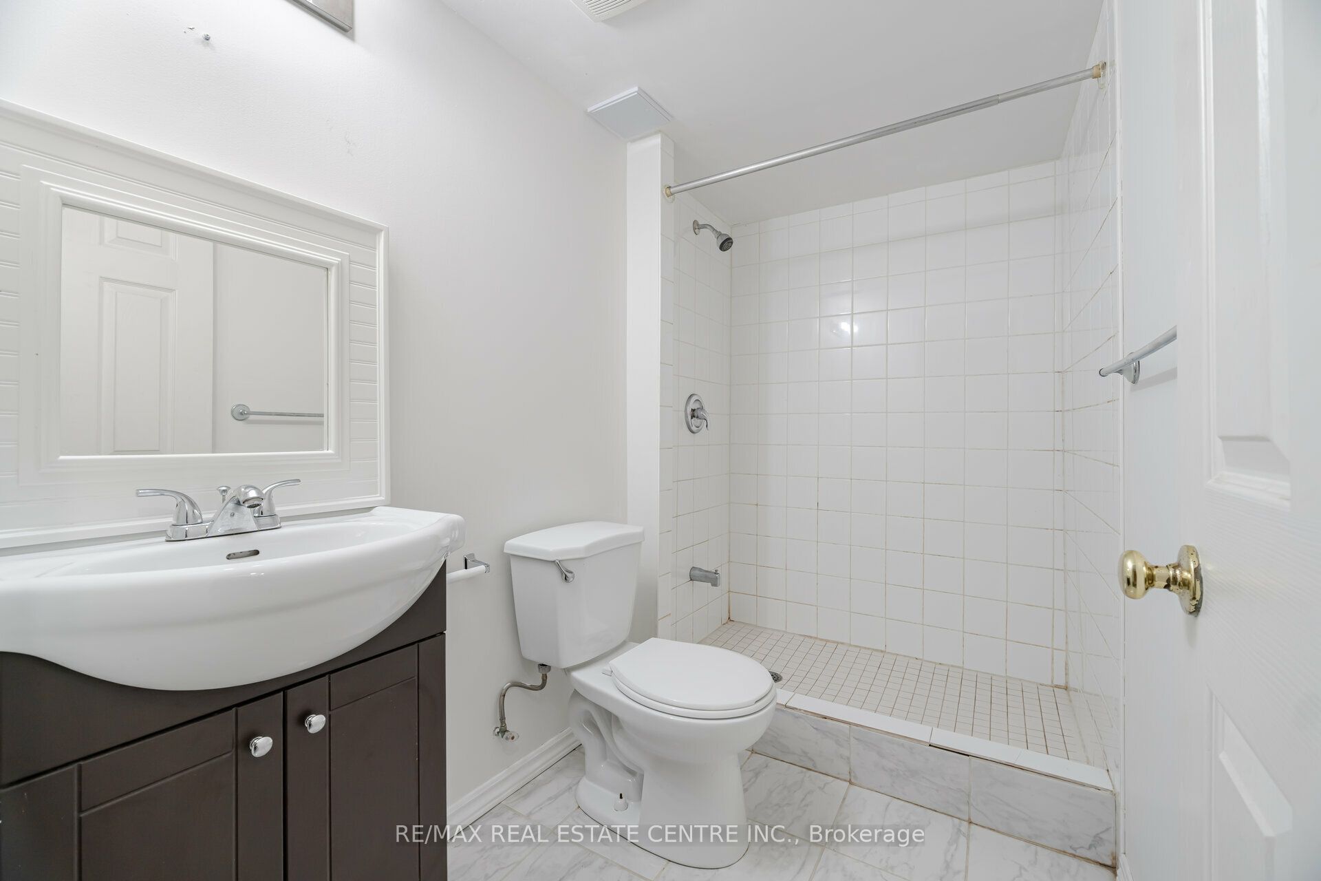 2485 Strathmore Crescent N Property Photo 44