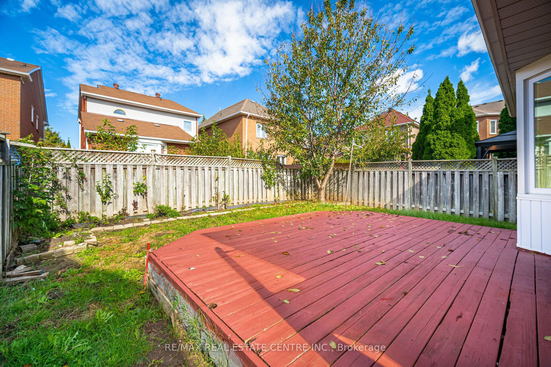 2485 Strathmore Crescent N Property Photo 47