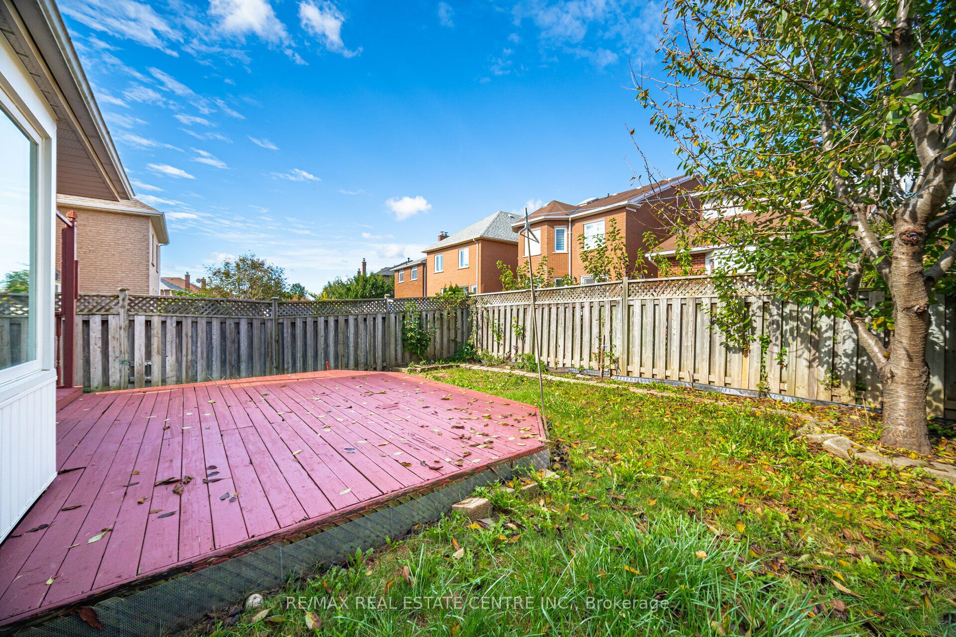 2485 Strathmore Crescent N Property Photo 48