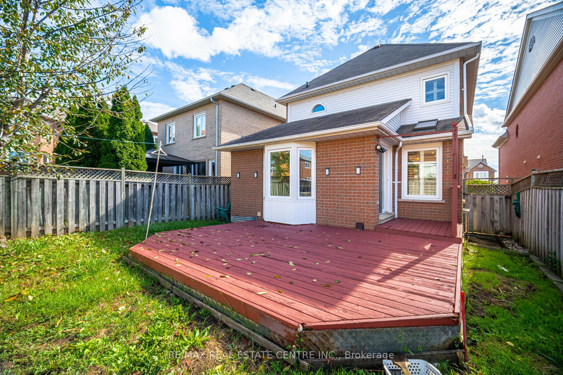 2485 Strathmore Crescent N Property Photo 49