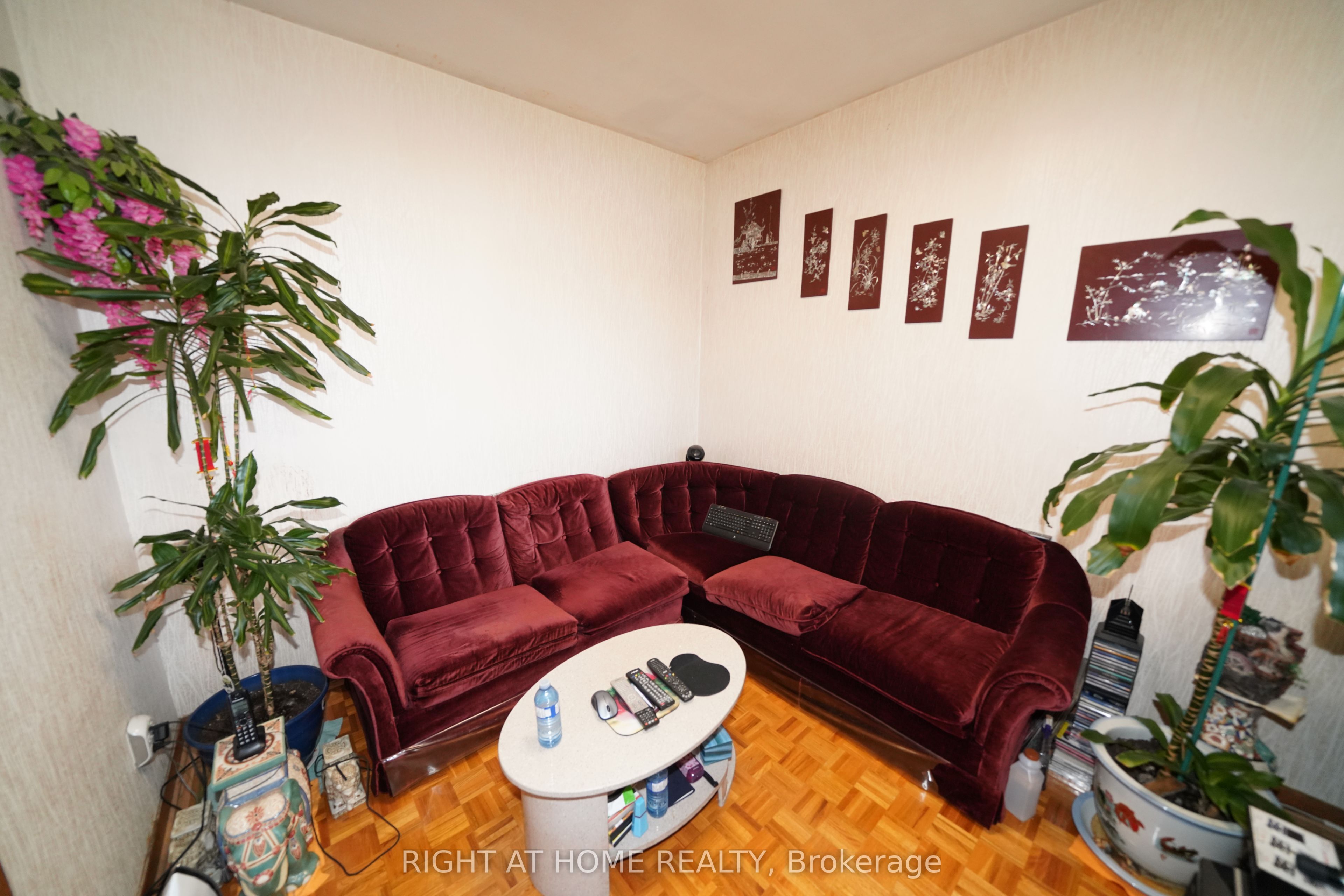 65 Salem Avenue Property Photo 3