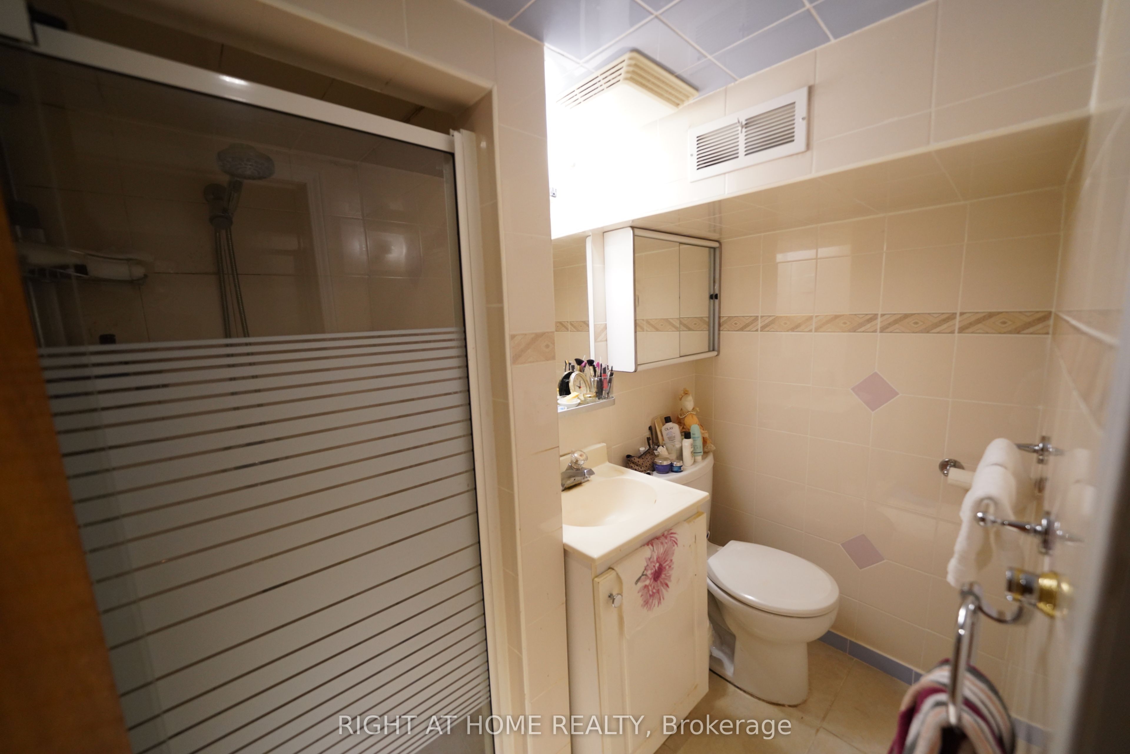 65 Salem Avenue Property Photo 12