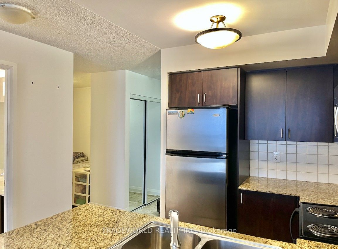 55 De Boers Drive 408 Property Photo 6
