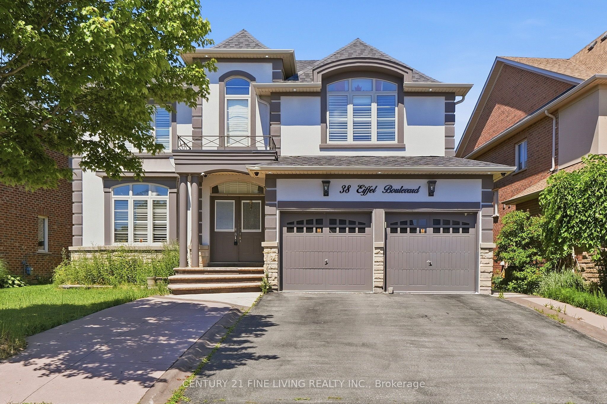 38 EIFFEL Boulevard Property Photo 1