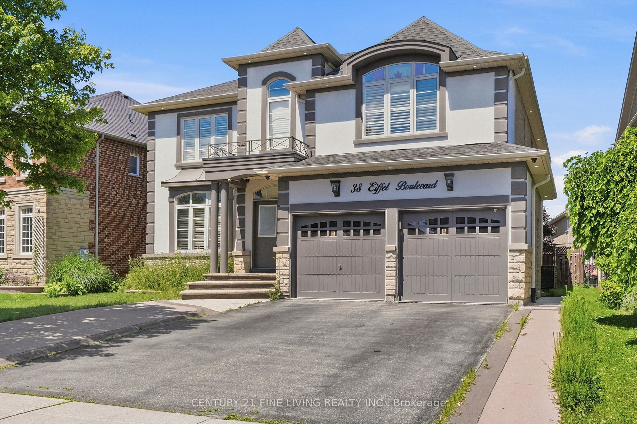 38 Eiffel Boulevard Property Photo 2