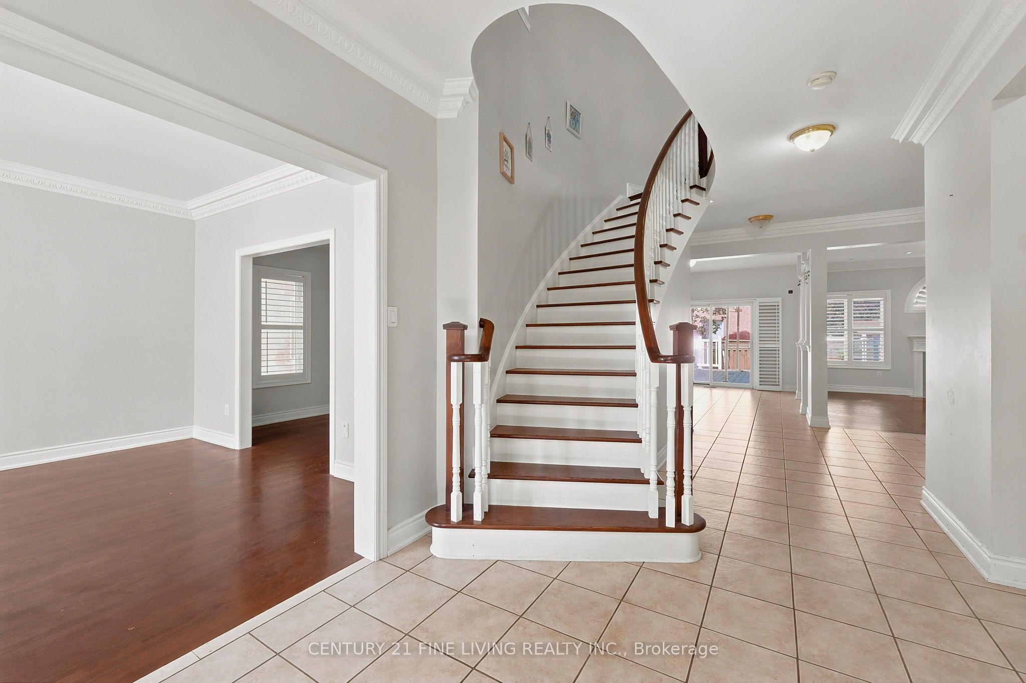 38 Eiffel Boulevard Property Photo 5