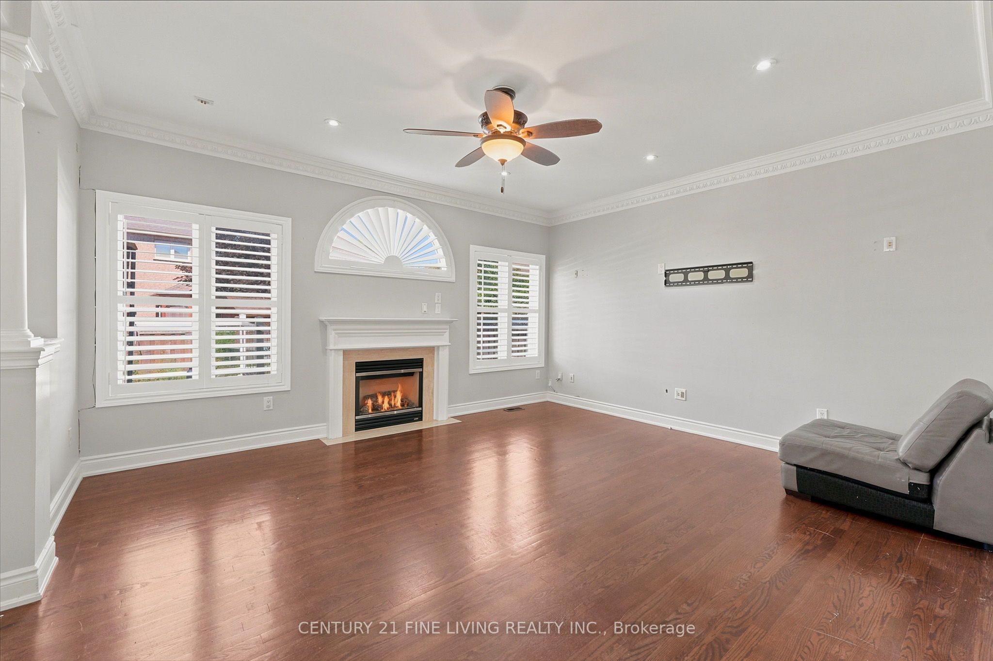 38 Eiffel Boulevard Property Photo 9