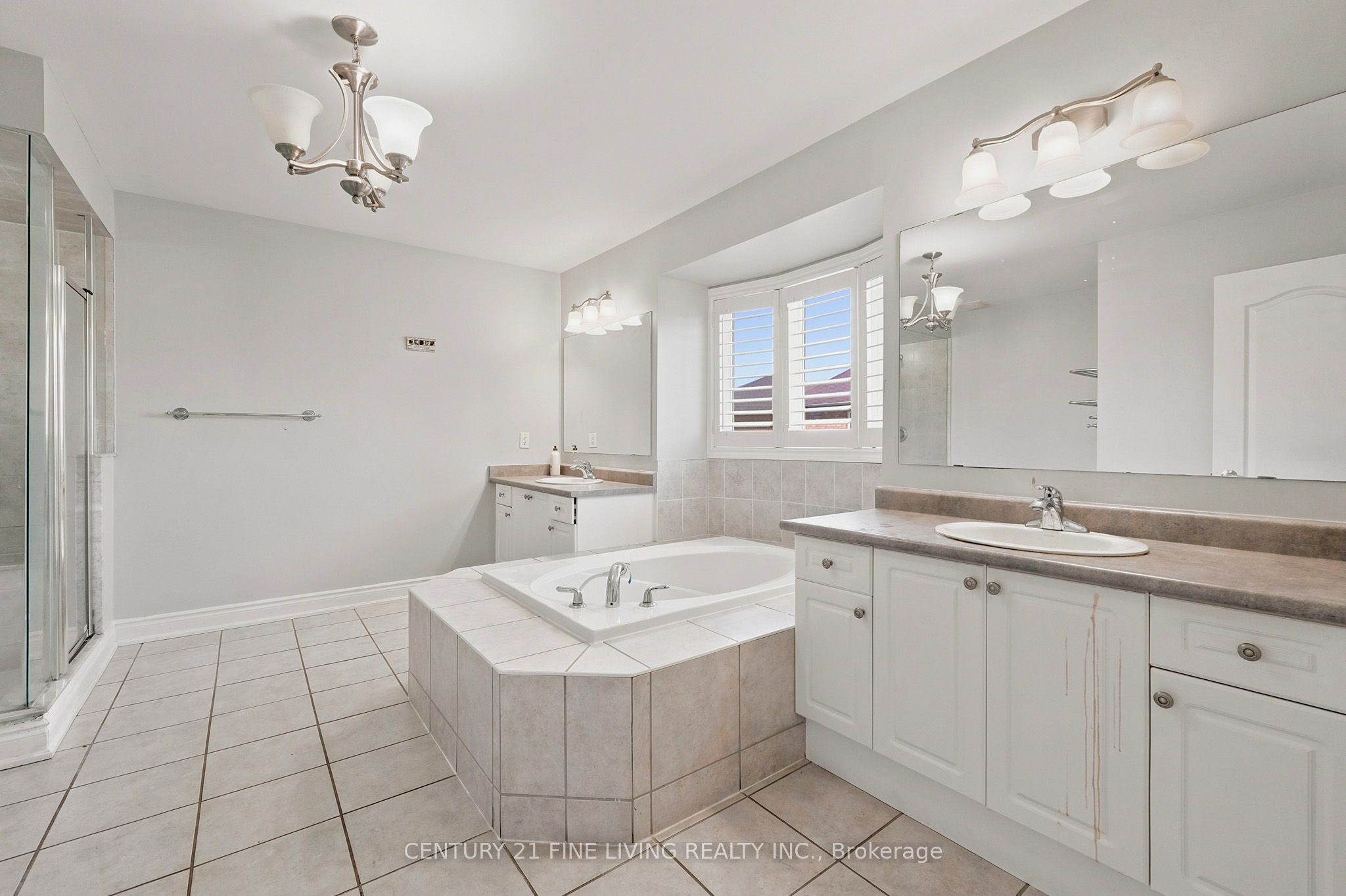 38 Eiffel Boulevard Property Photo 21