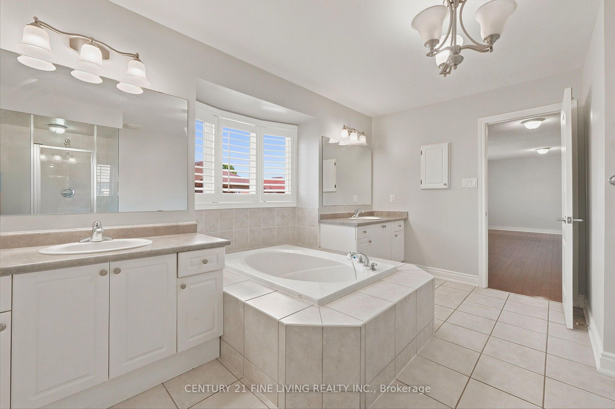 38 Eiffel Boulevard Property Photo 22