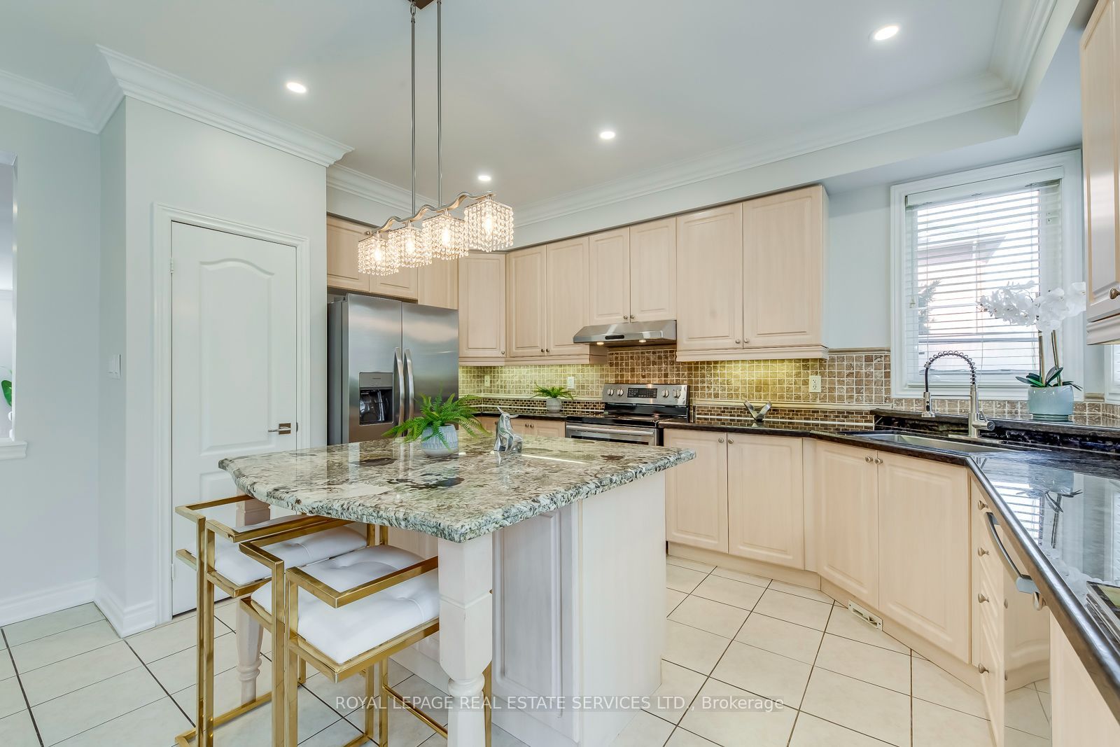 303 Burloak Drive Property Photo 21