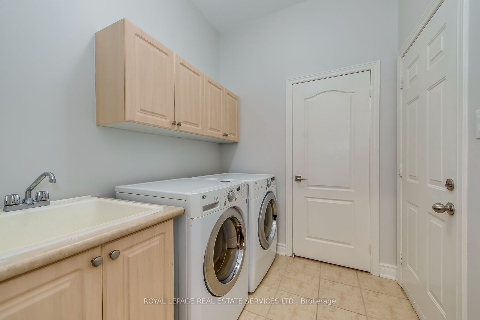 303 Burloak Drive Property Photo 27