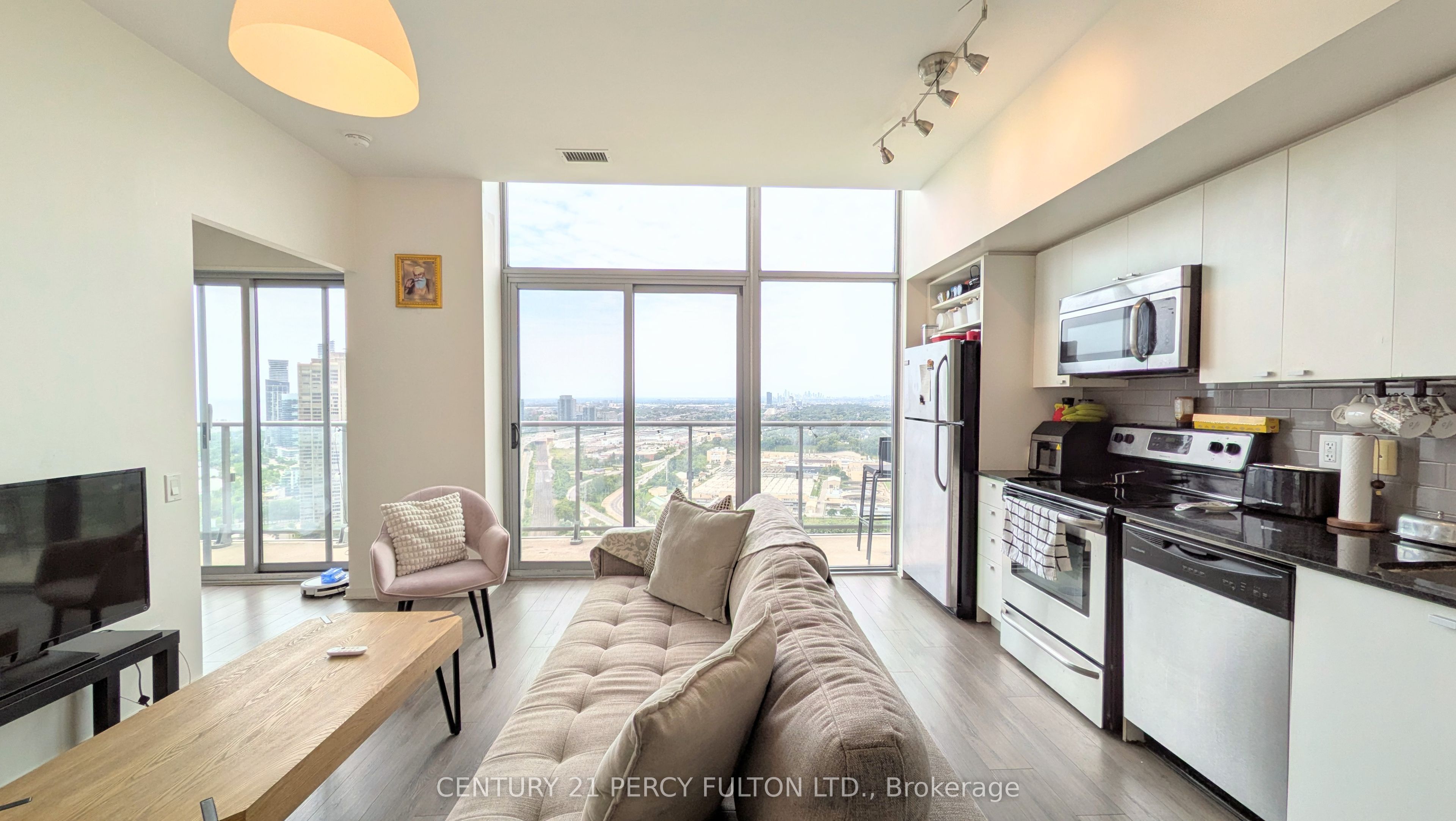 105 The Queensway 3505 Property Photo 1