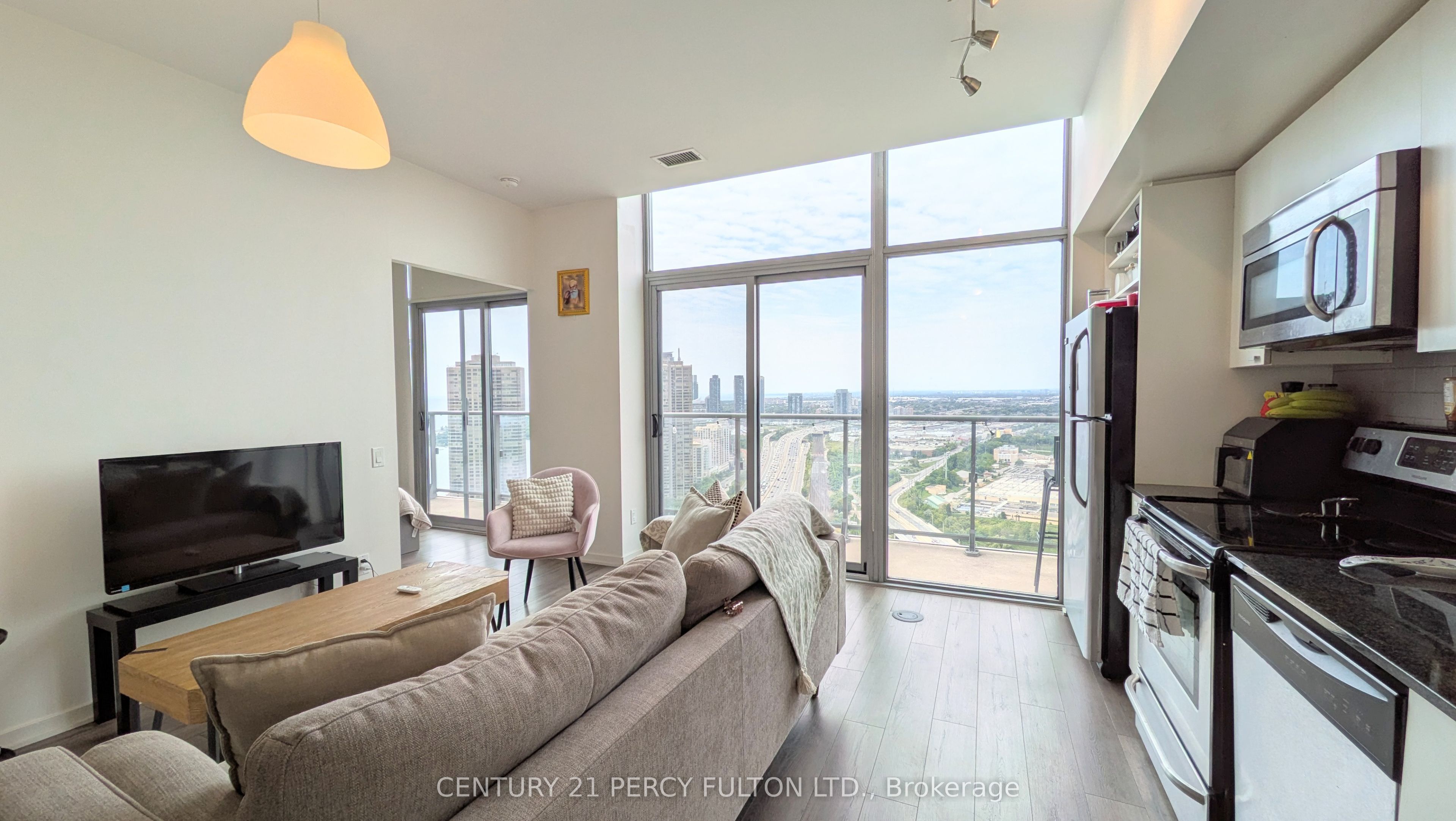 105 The Queensway 3505 Property Photo 3