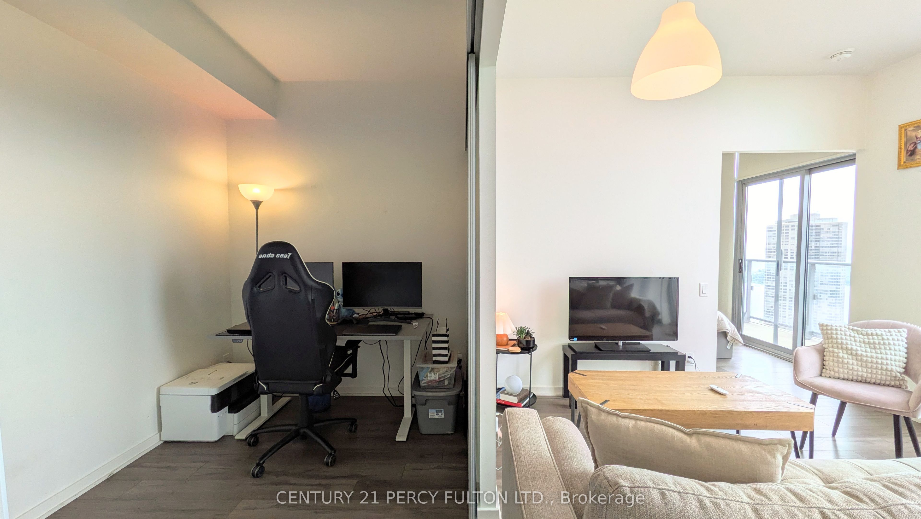 105 The Queensway 3505 Property Photo 6
