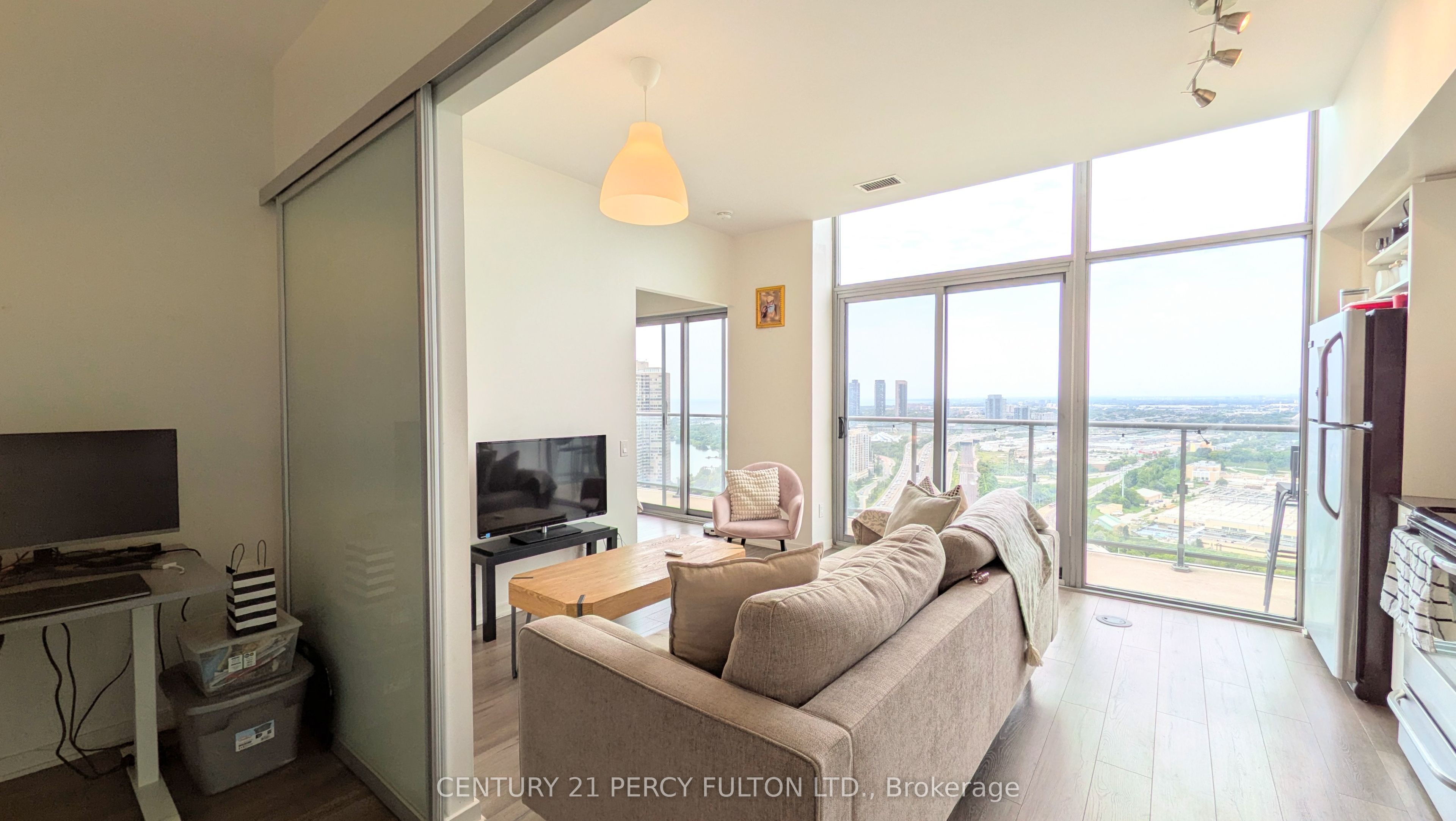105 The Queensway 3505 Property Photo 7