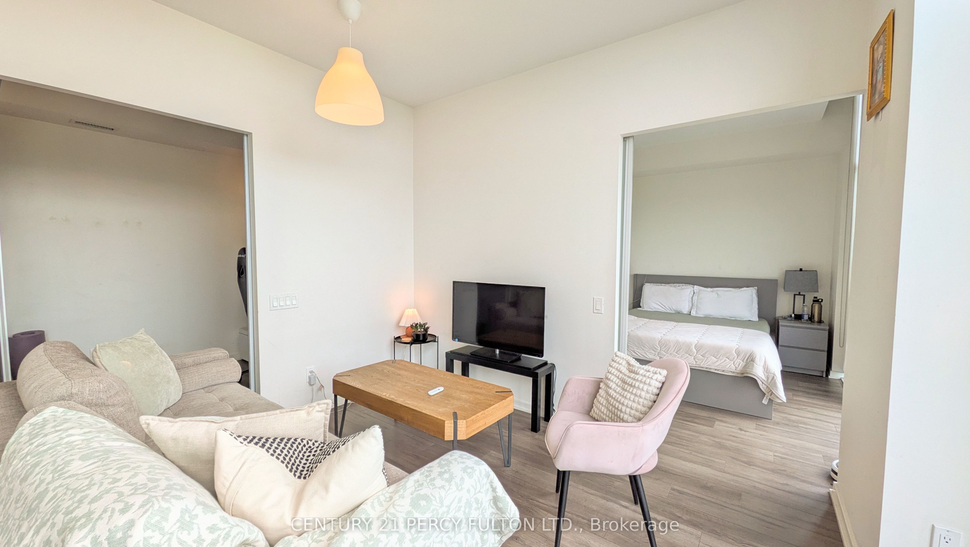 105 The Queensway 3505 Property Photo 8