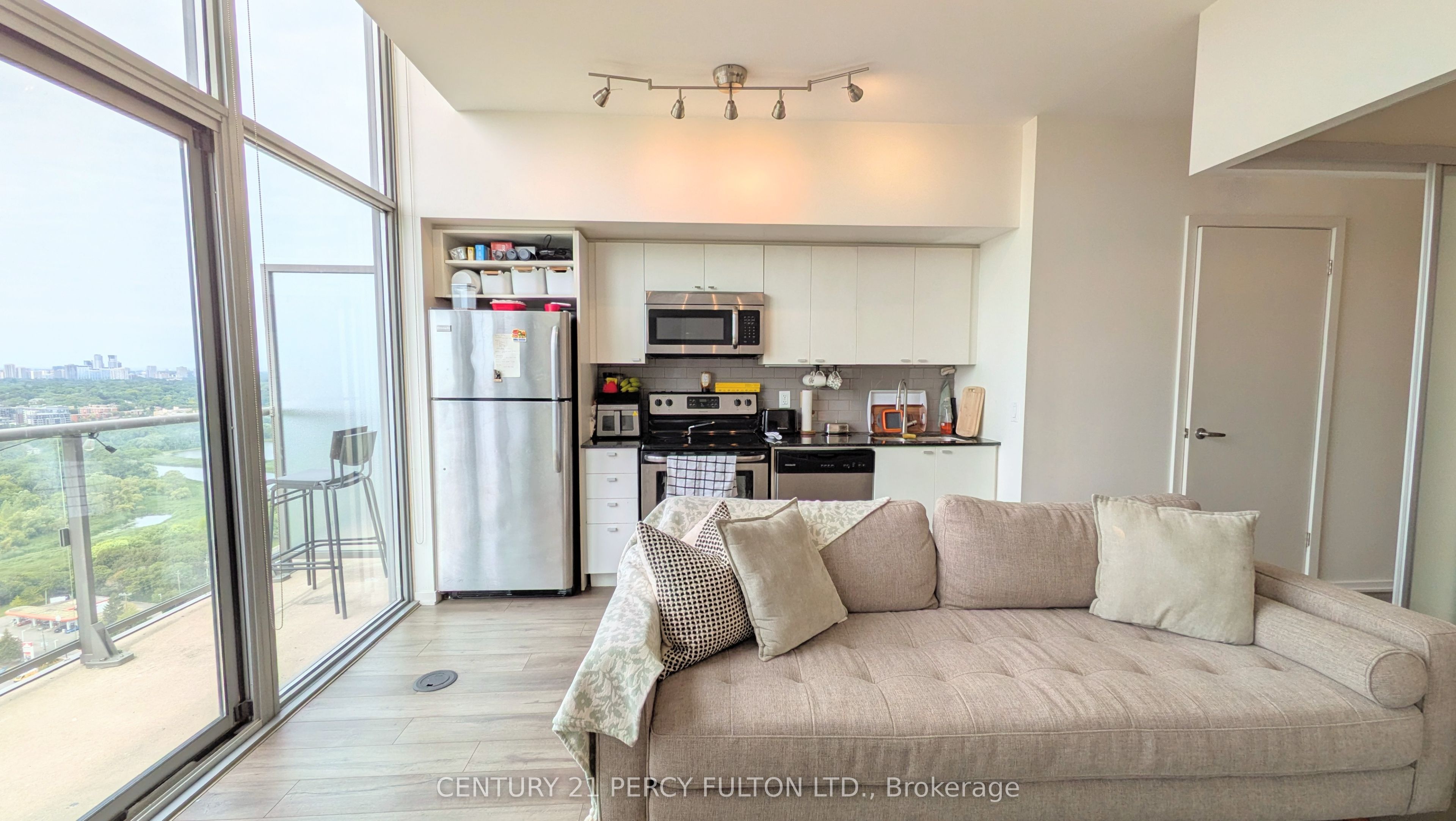 105 The Queensway 3505 Property Photo 9