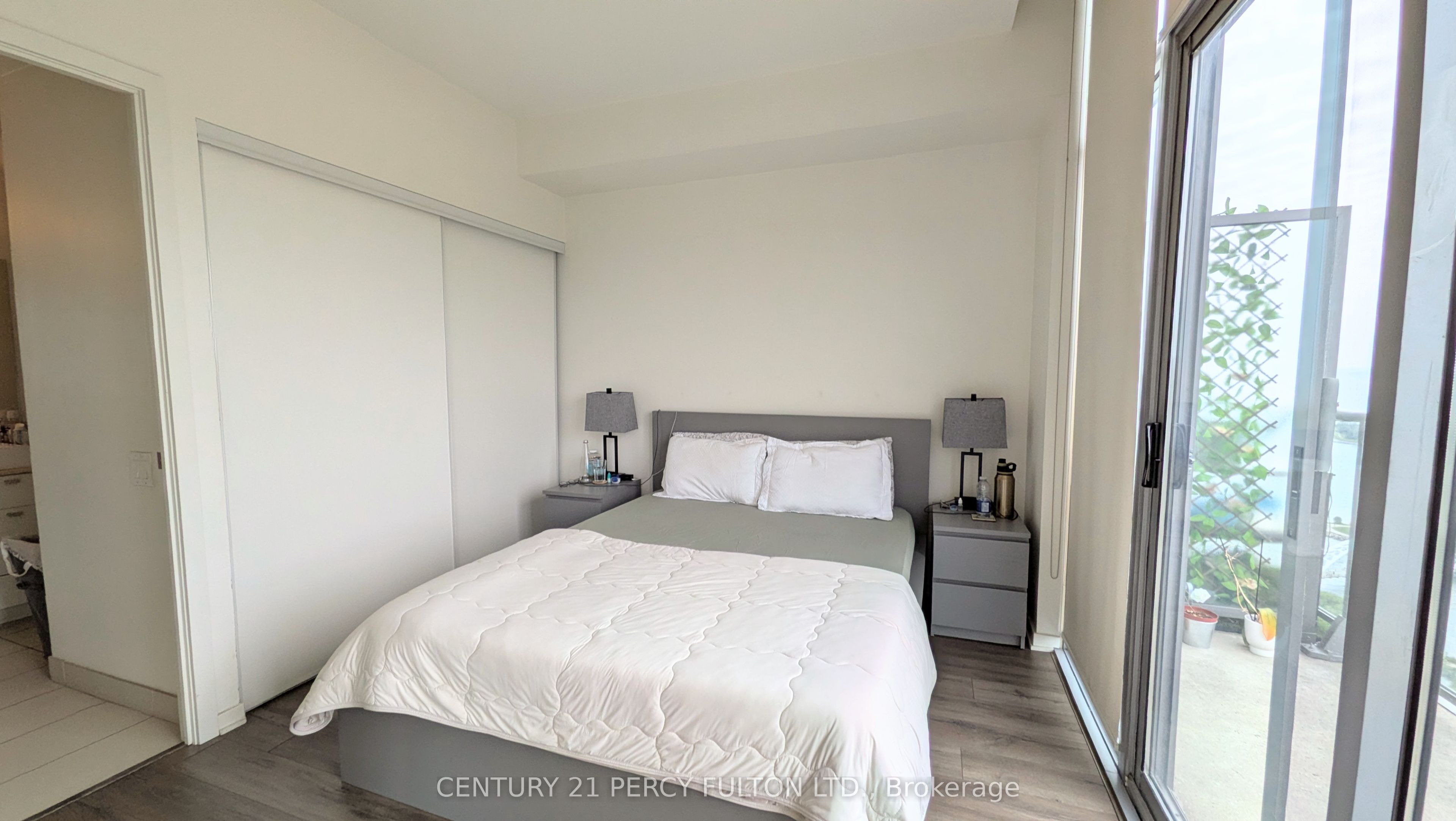 105 The Queensway 3505 Property Photo 13