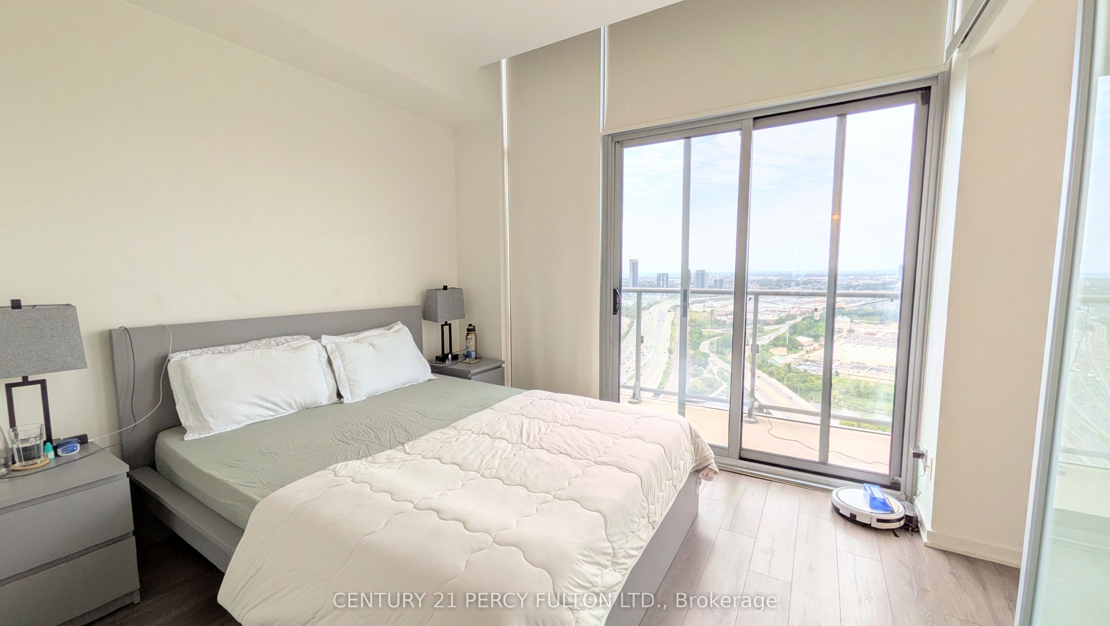 105 The Queensway 3505 Property Photo 14