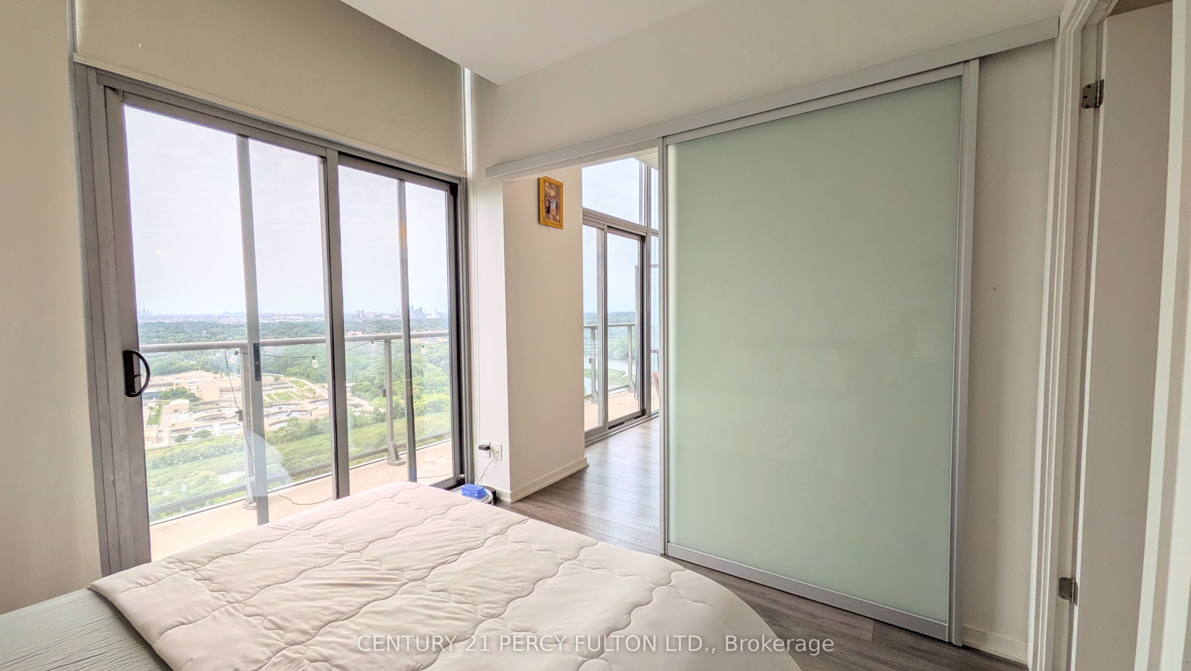 105 The Queensway 3505 Property Photo 15