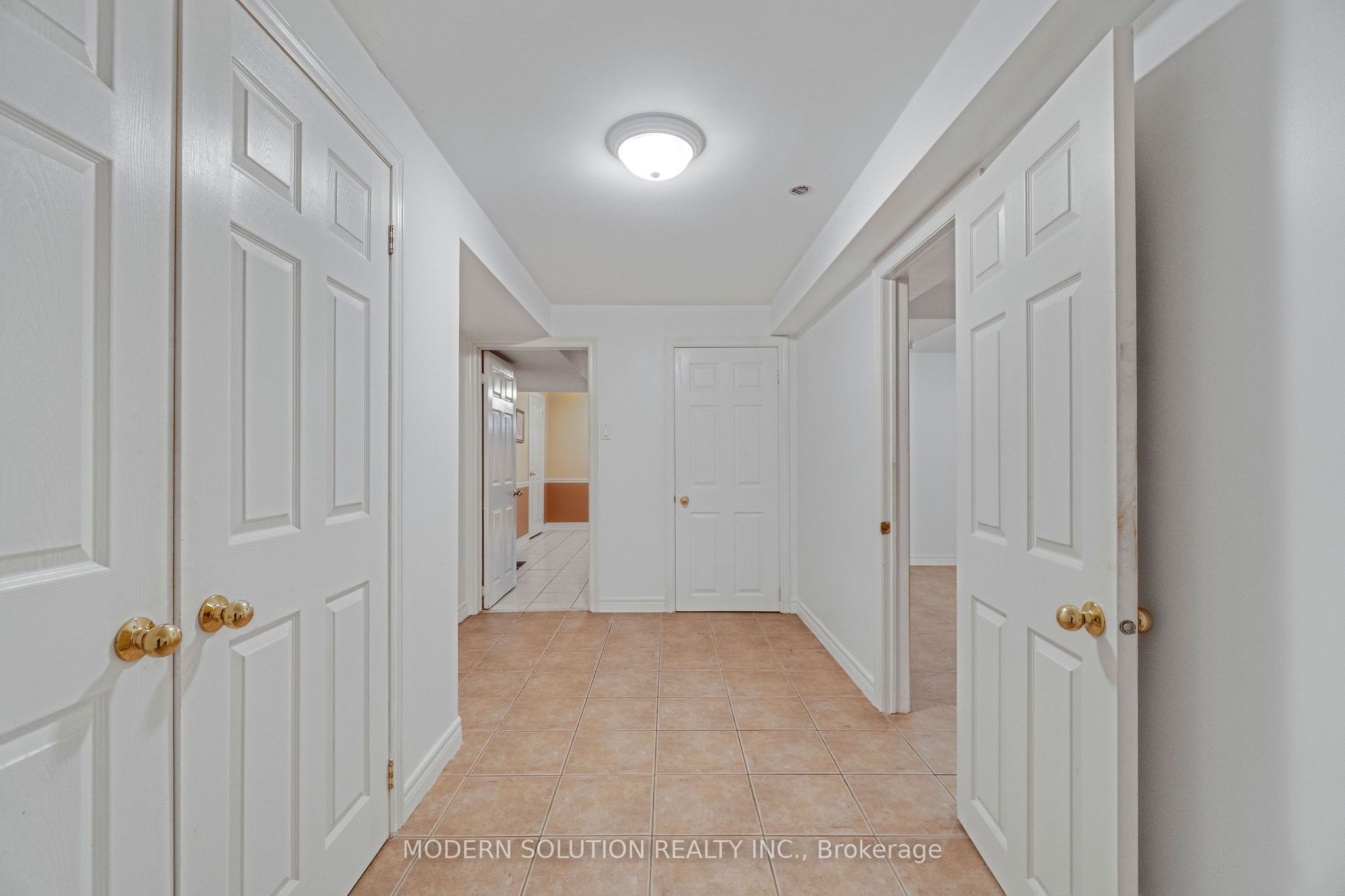 53 Ellwood Drive W Property Photo 37