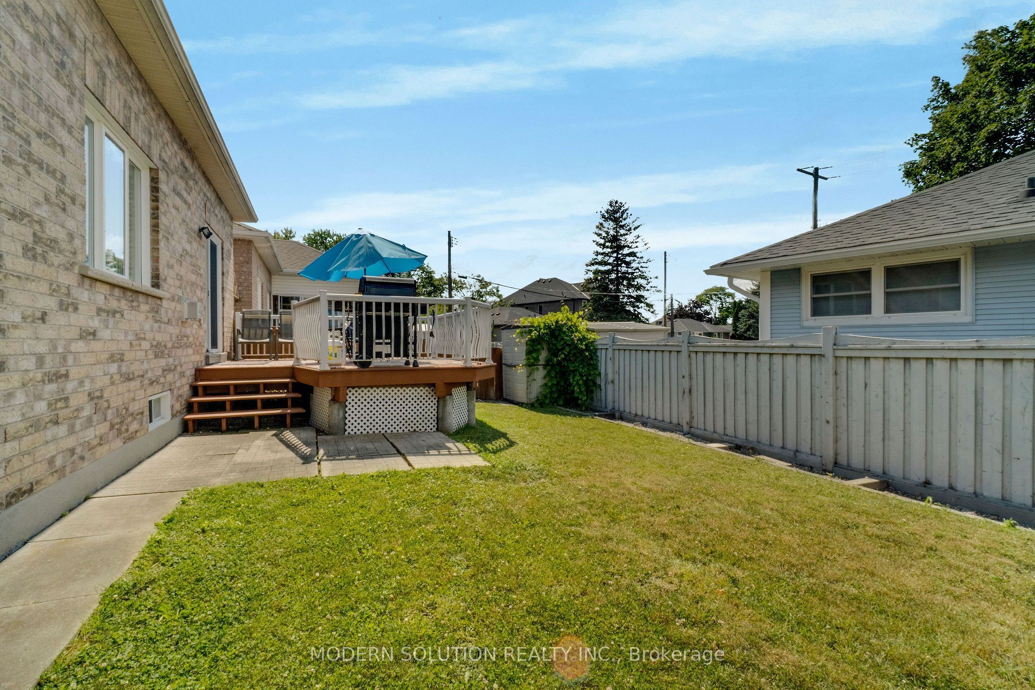 53 Ellwood Drive W Property Photo 45