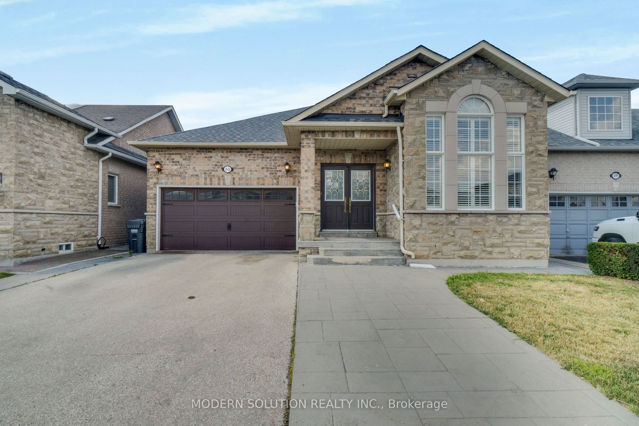 53 Ellwood Drive W Property Photo 49