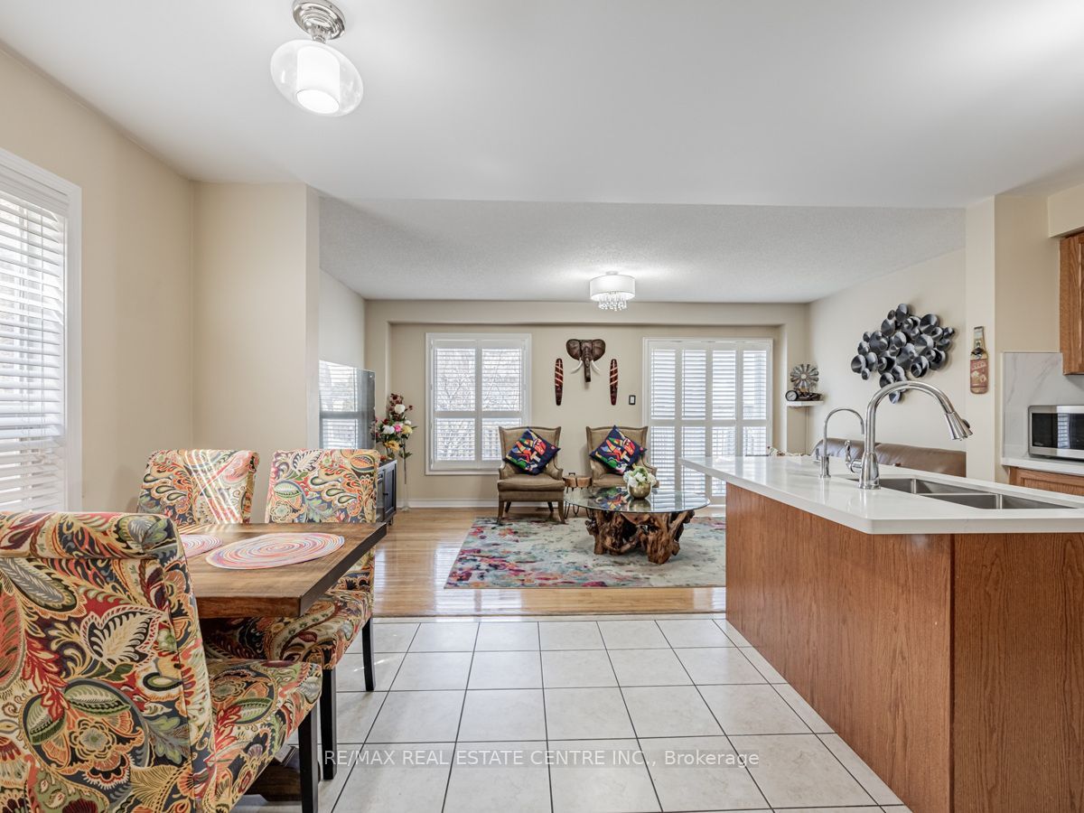 140 Cadillac Crescent Upper Property Photo 5