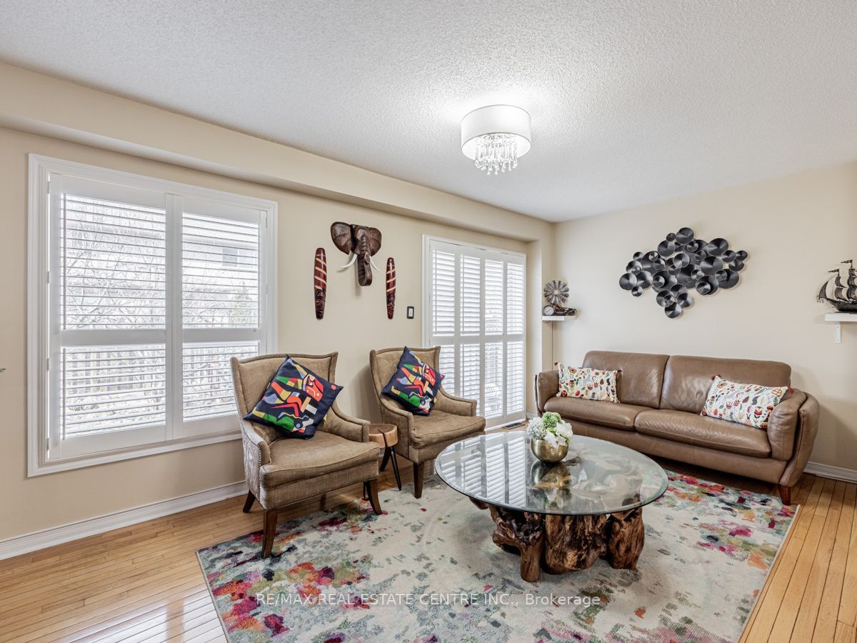 140 Cadillac Crescent Upper Property Photo 7