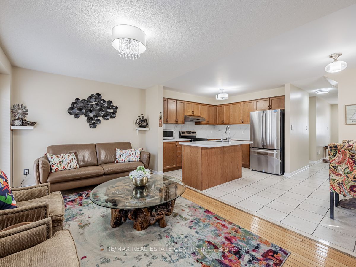 140 Cadillac Crescent Upper Property Photo 9