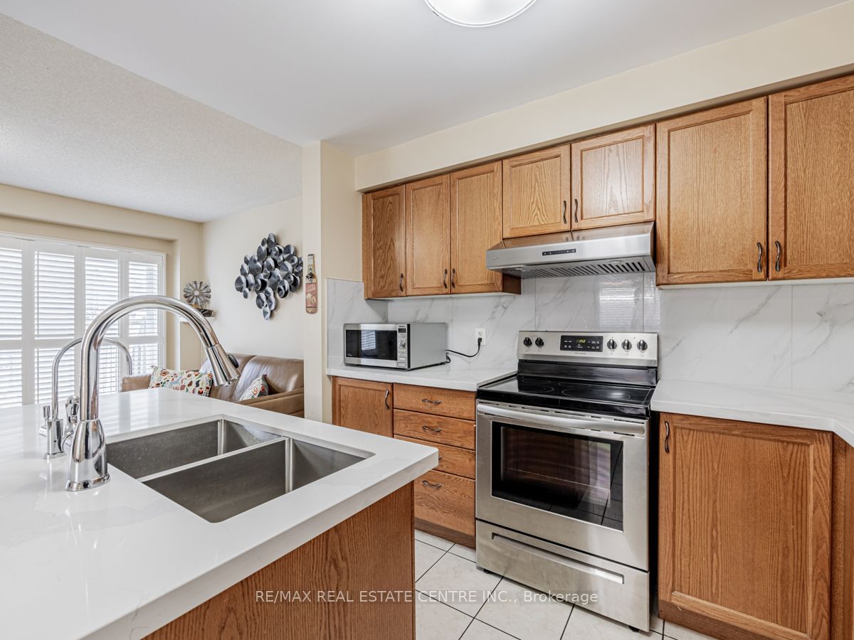 140 Cadillac Crescent Upper Property Photo 13
