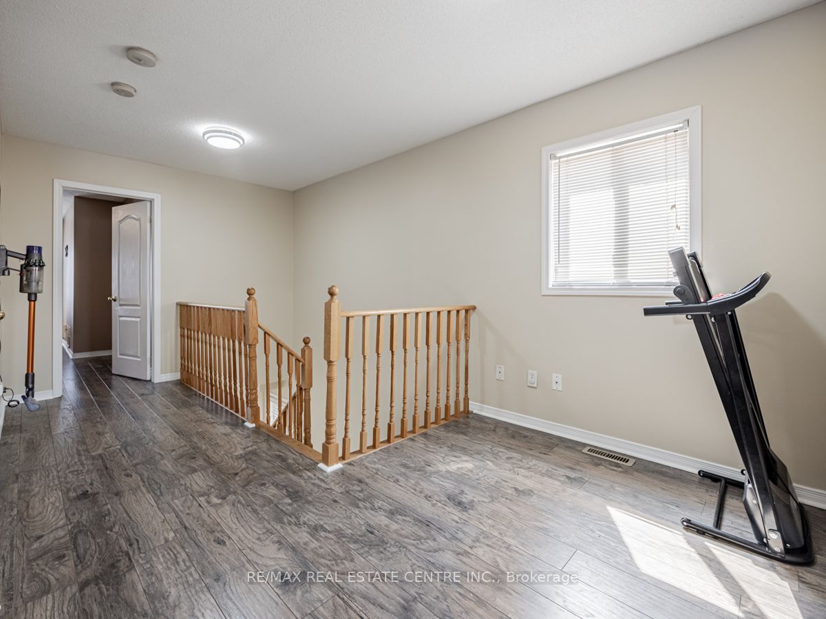 140 Cadillac Crescent Upper Property Photo 15