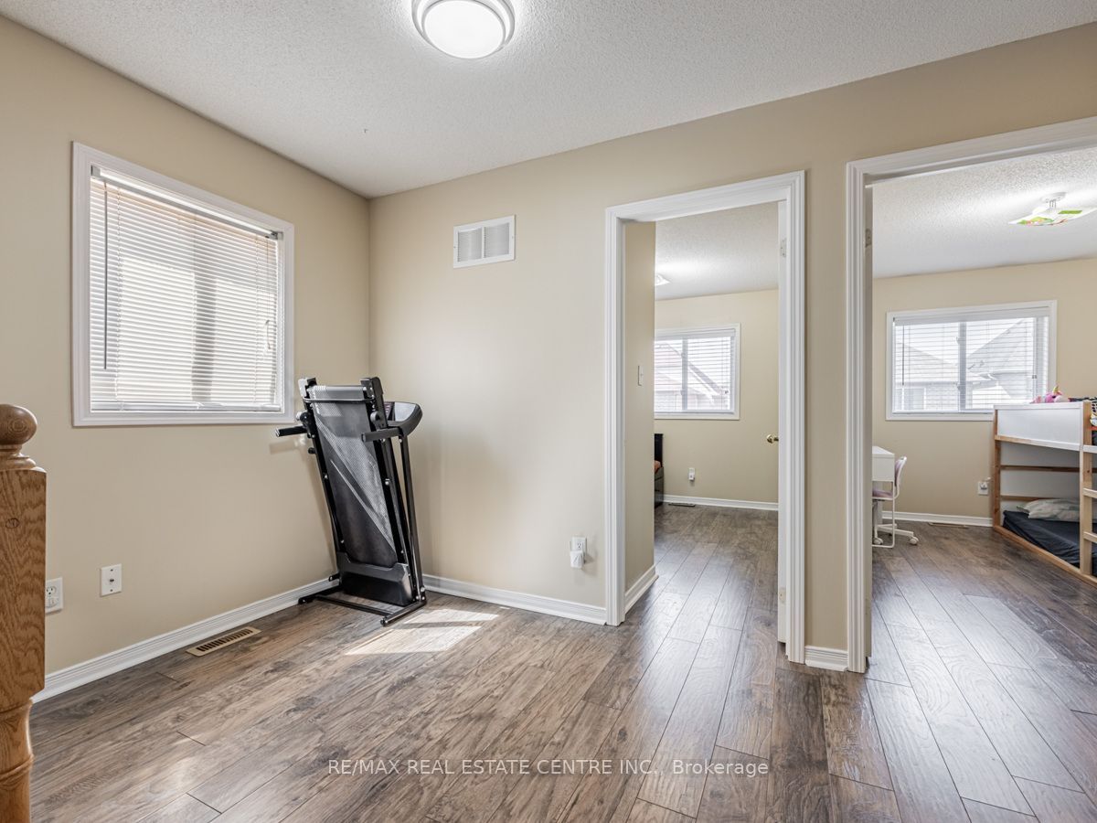 140 Cadillac Crescent Upper Property Photo 16