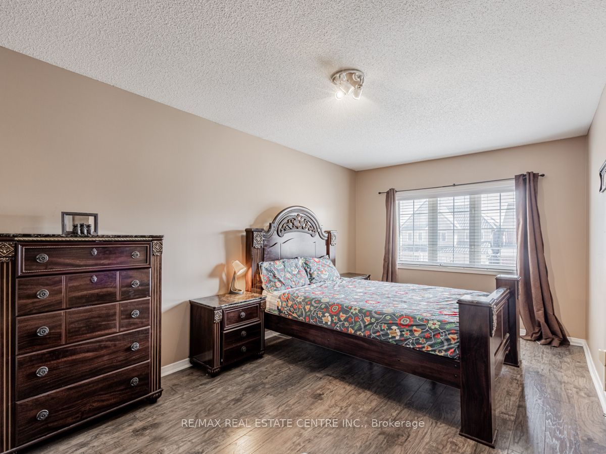 140 Cadillac Crescent Upper Property Photo 17