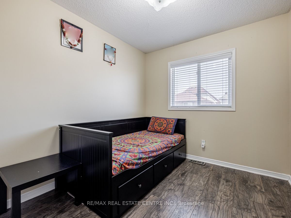 140 Cadillac Crescent Upper Property Photo 20