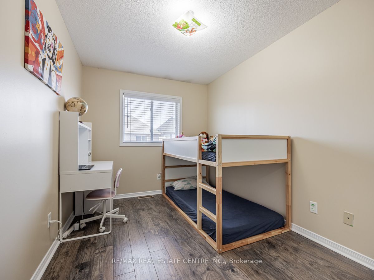 140 Cadillac Crescent Upper Property Photo 21