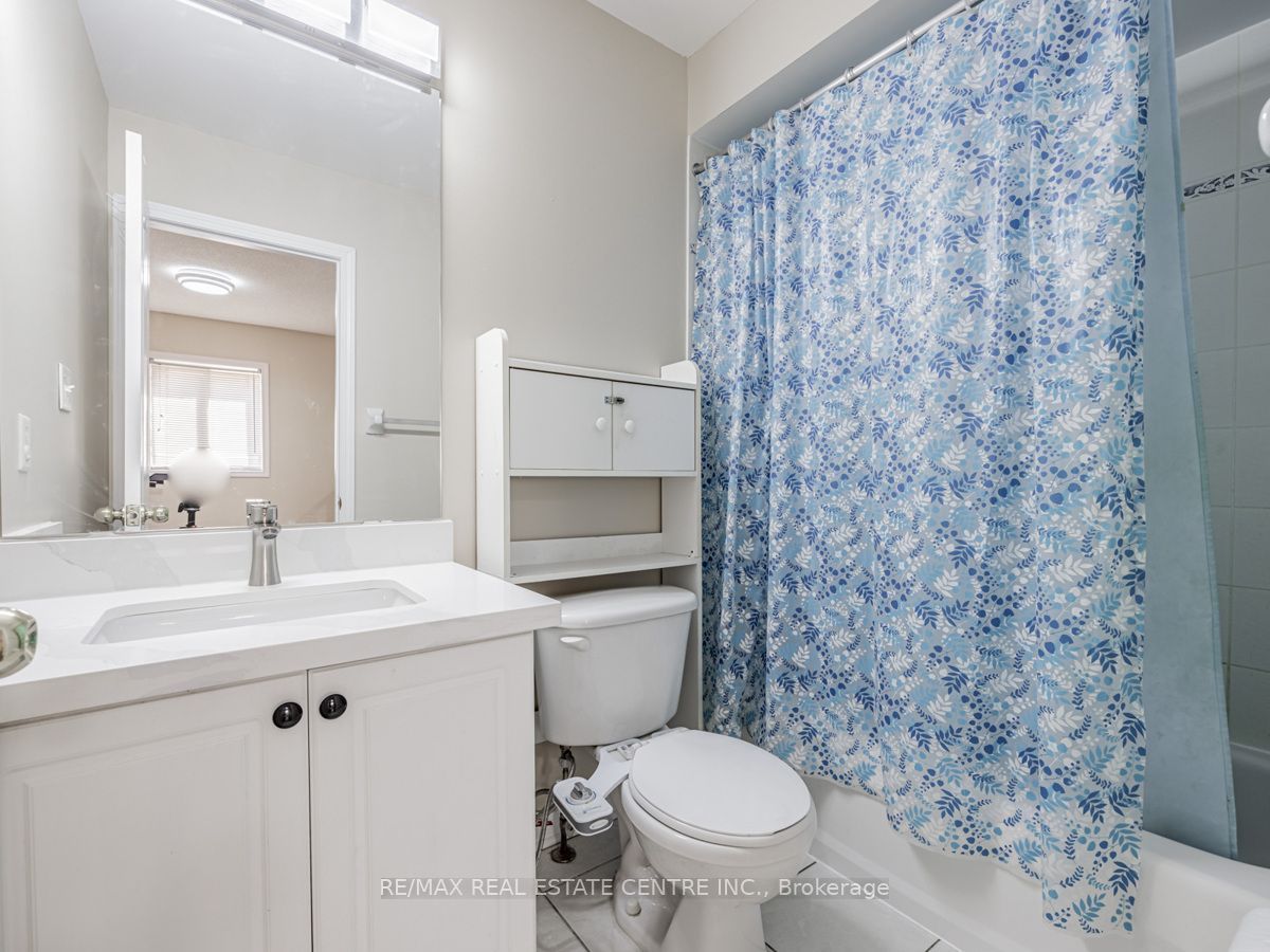 140 Cadillac Crescent Upper Property Photo 22