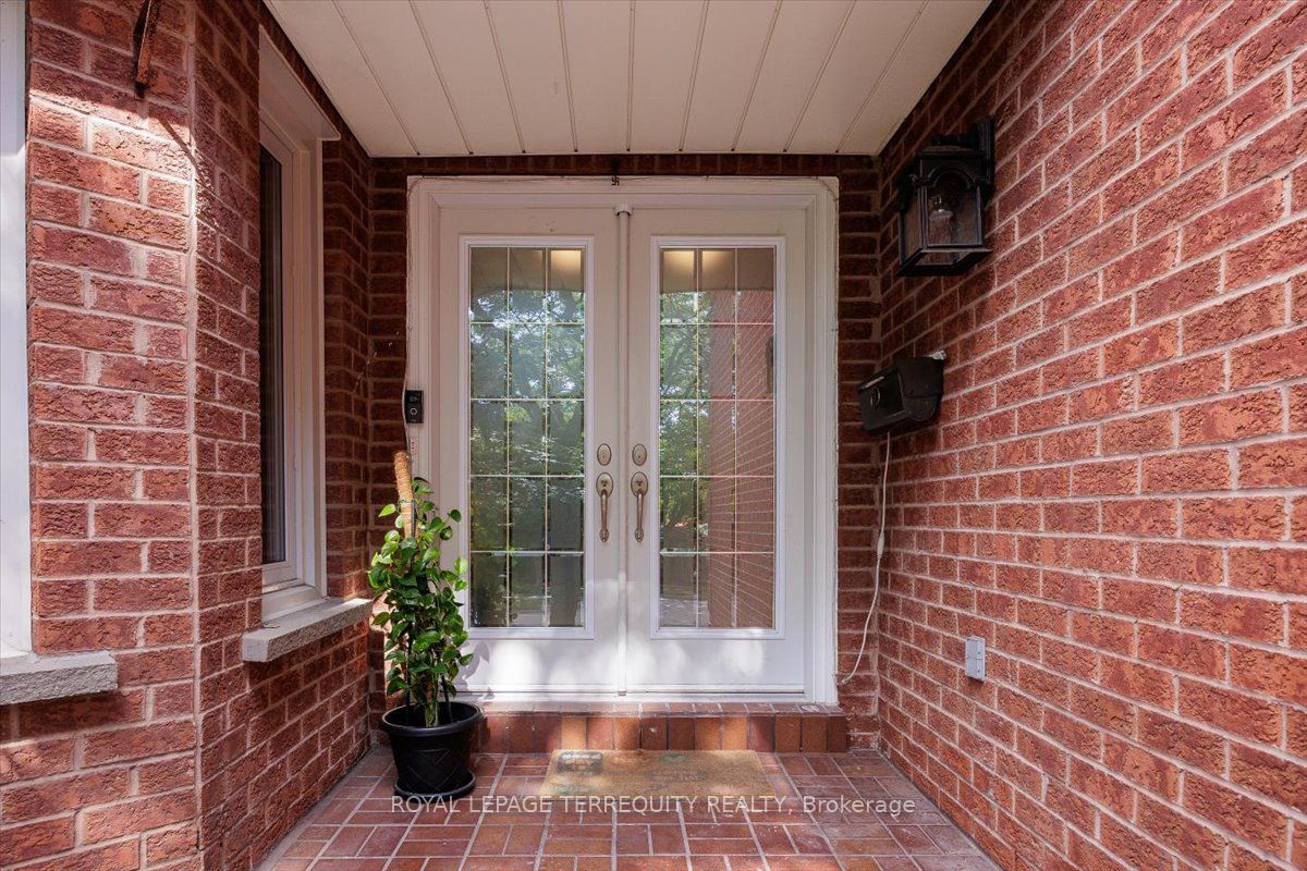 1207 Dogwood Crescent Property Photo 4