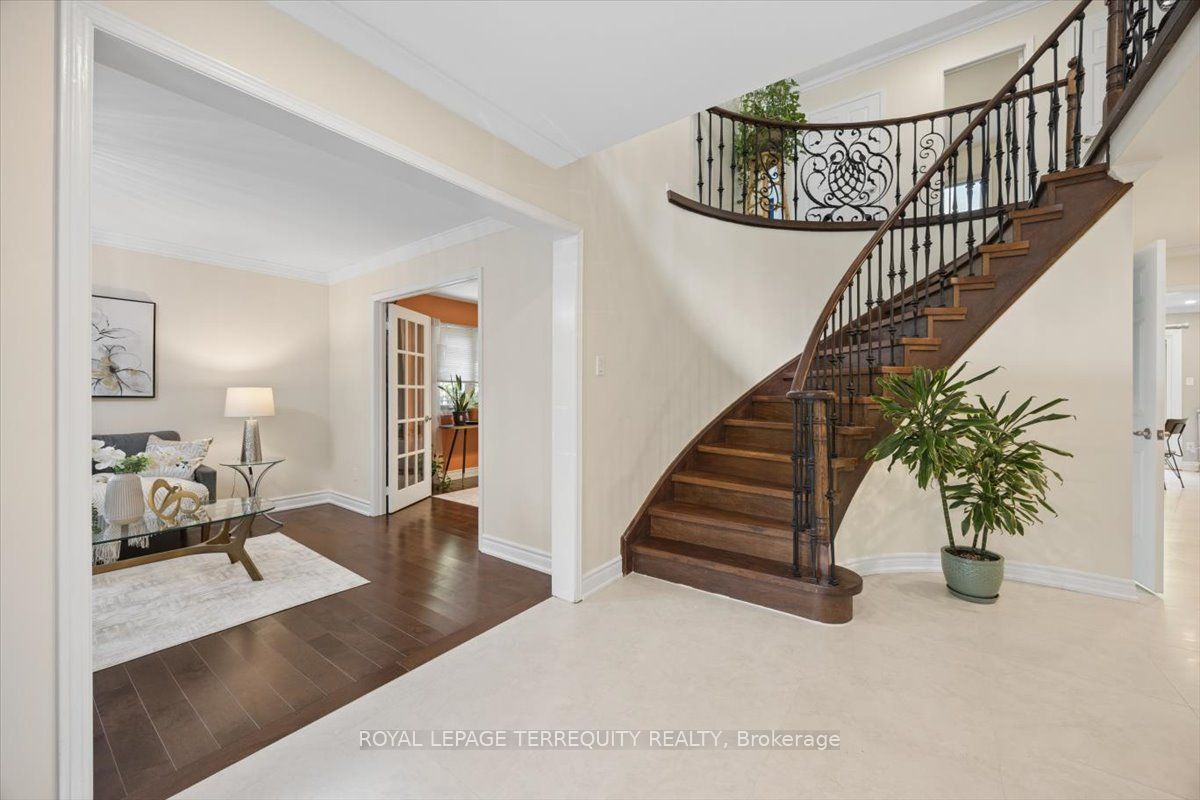 1207 Dogwood Crescent Property Photo 6