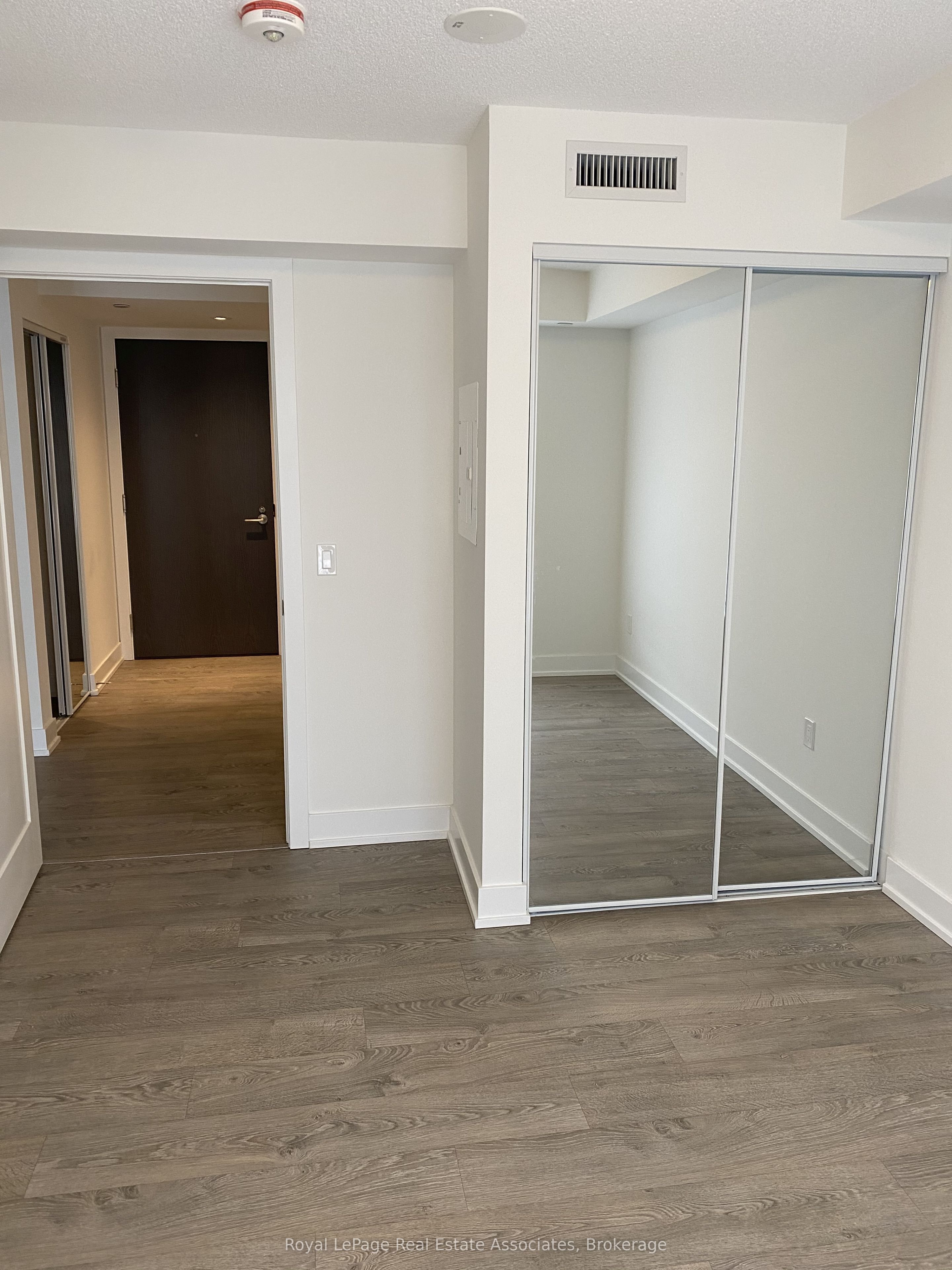 7 Mabelle Avenue 603 Property Photo 6