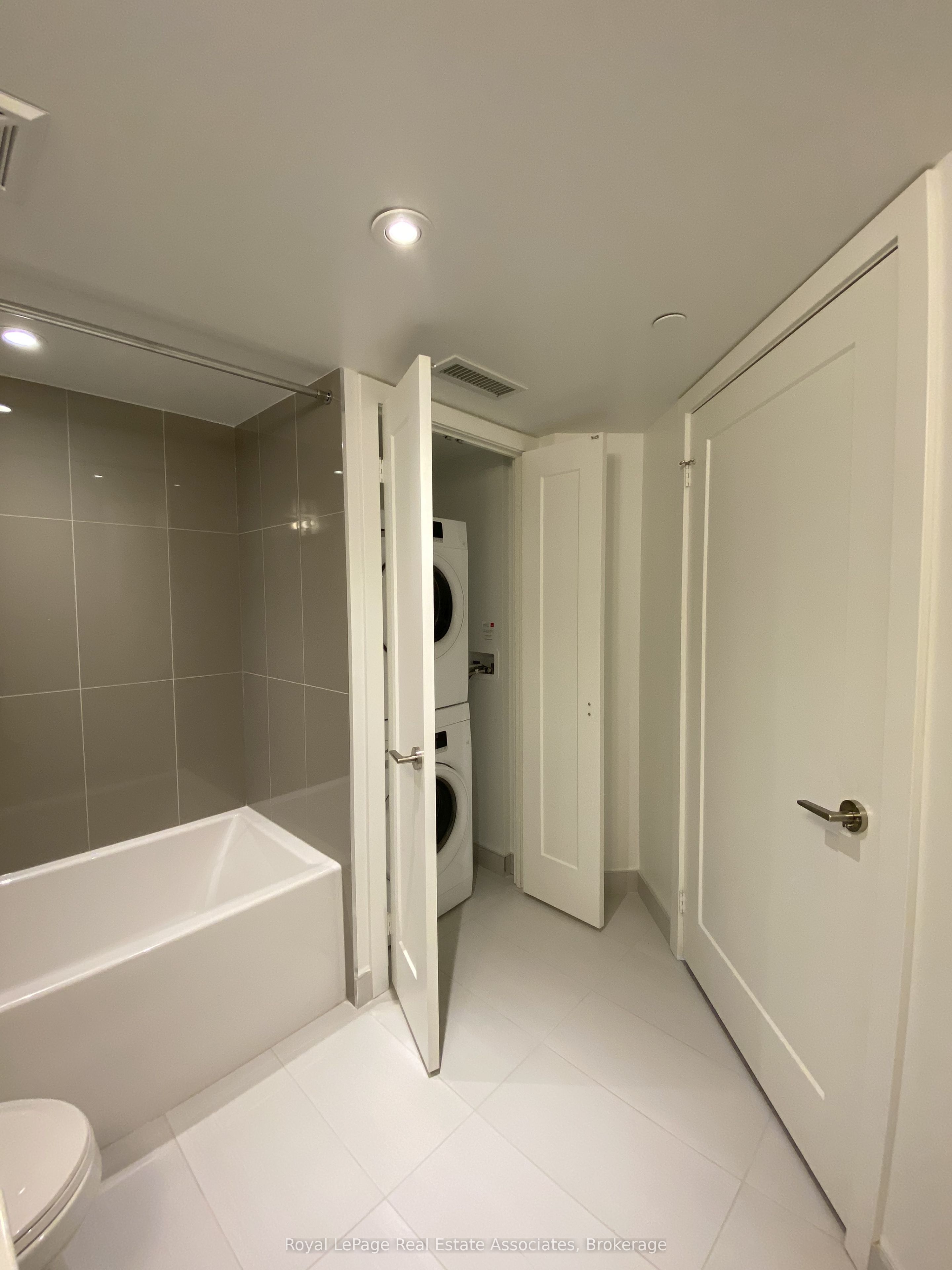 7 Mabelle Avenue 603 Property Photo 10