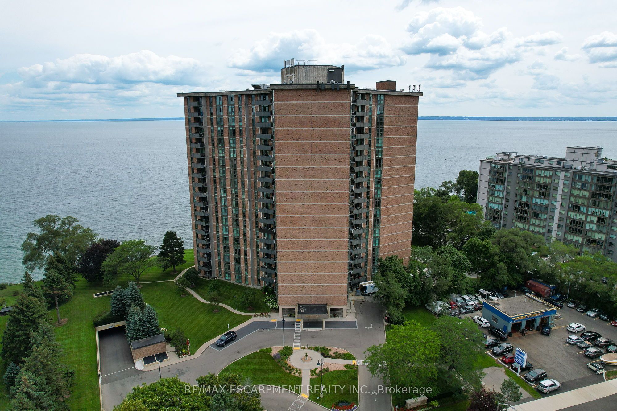 5250 Lakeshore Road 1207 Property Photo 2