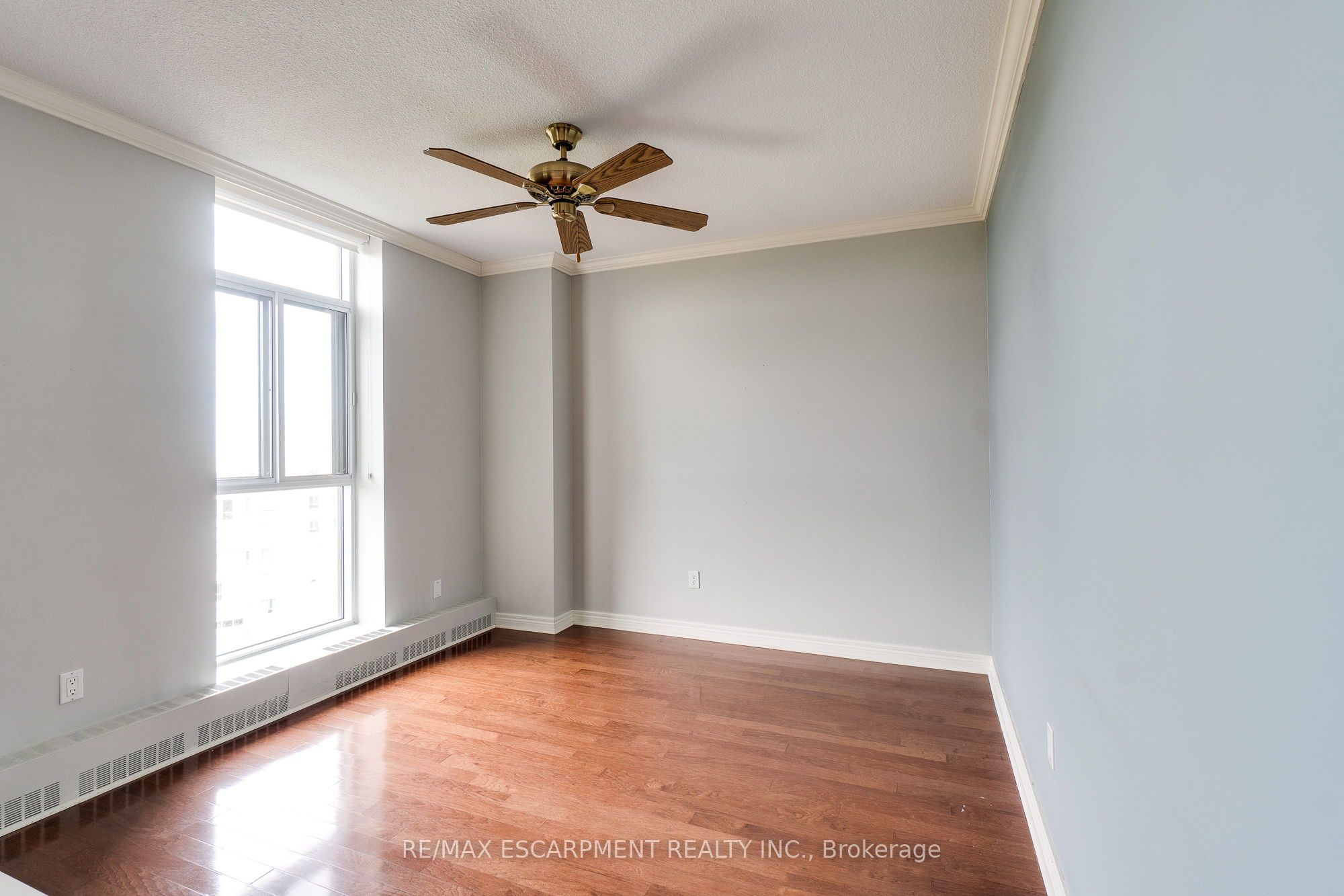 5250 Lakeshore Road 1207 Property Photo 8