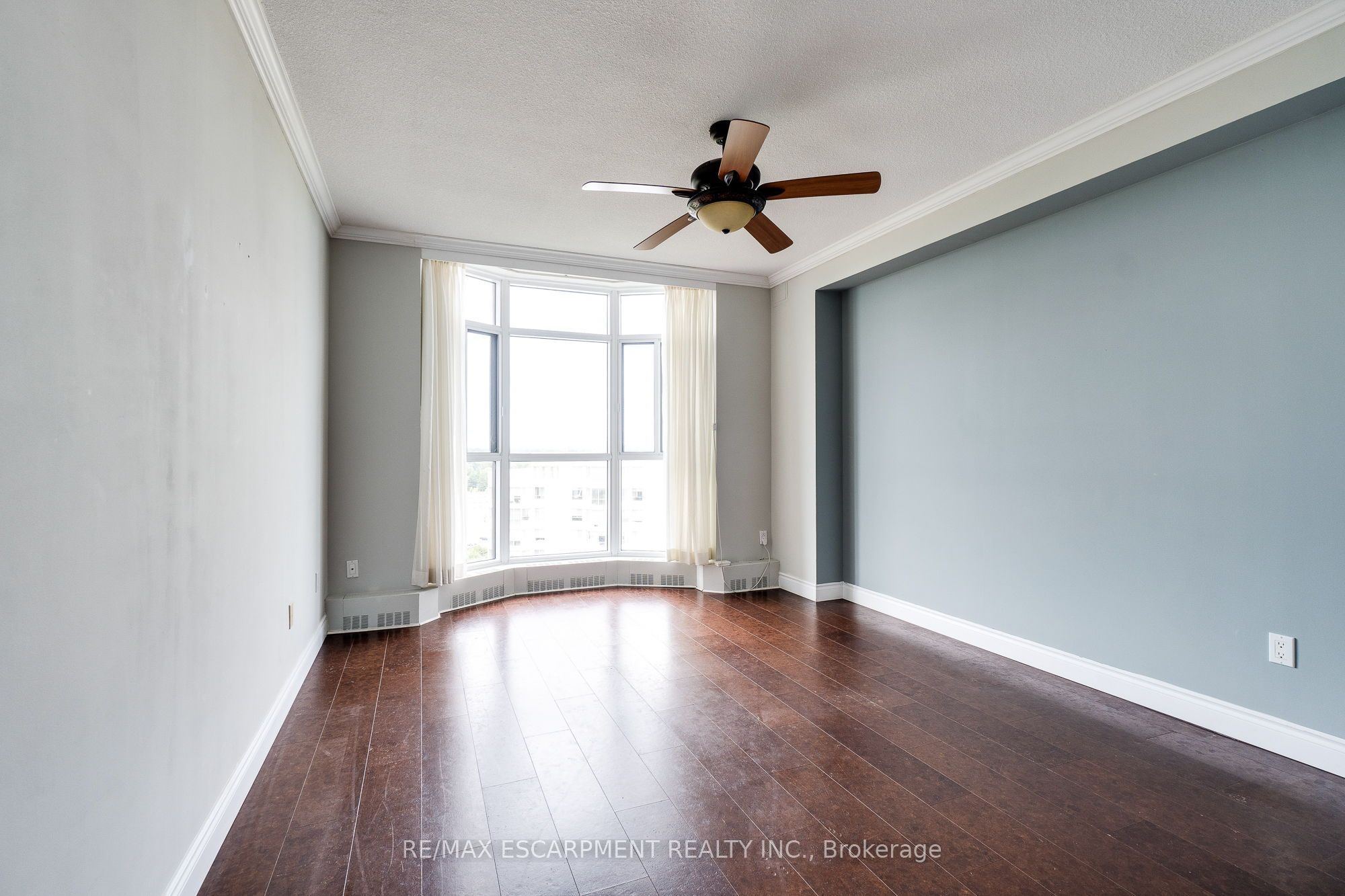 5250 Lakeshore Road 1207 Property Photo 20