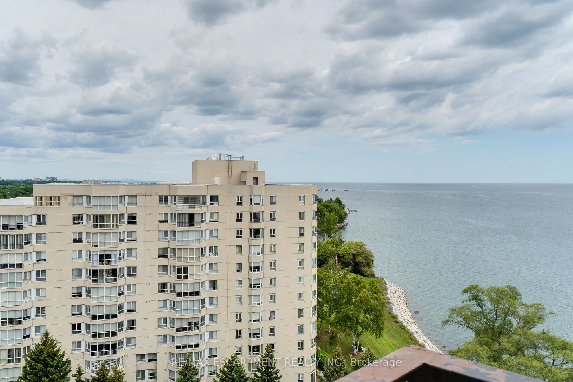 5250 Lakeshore Road 1207 Property Photo 28