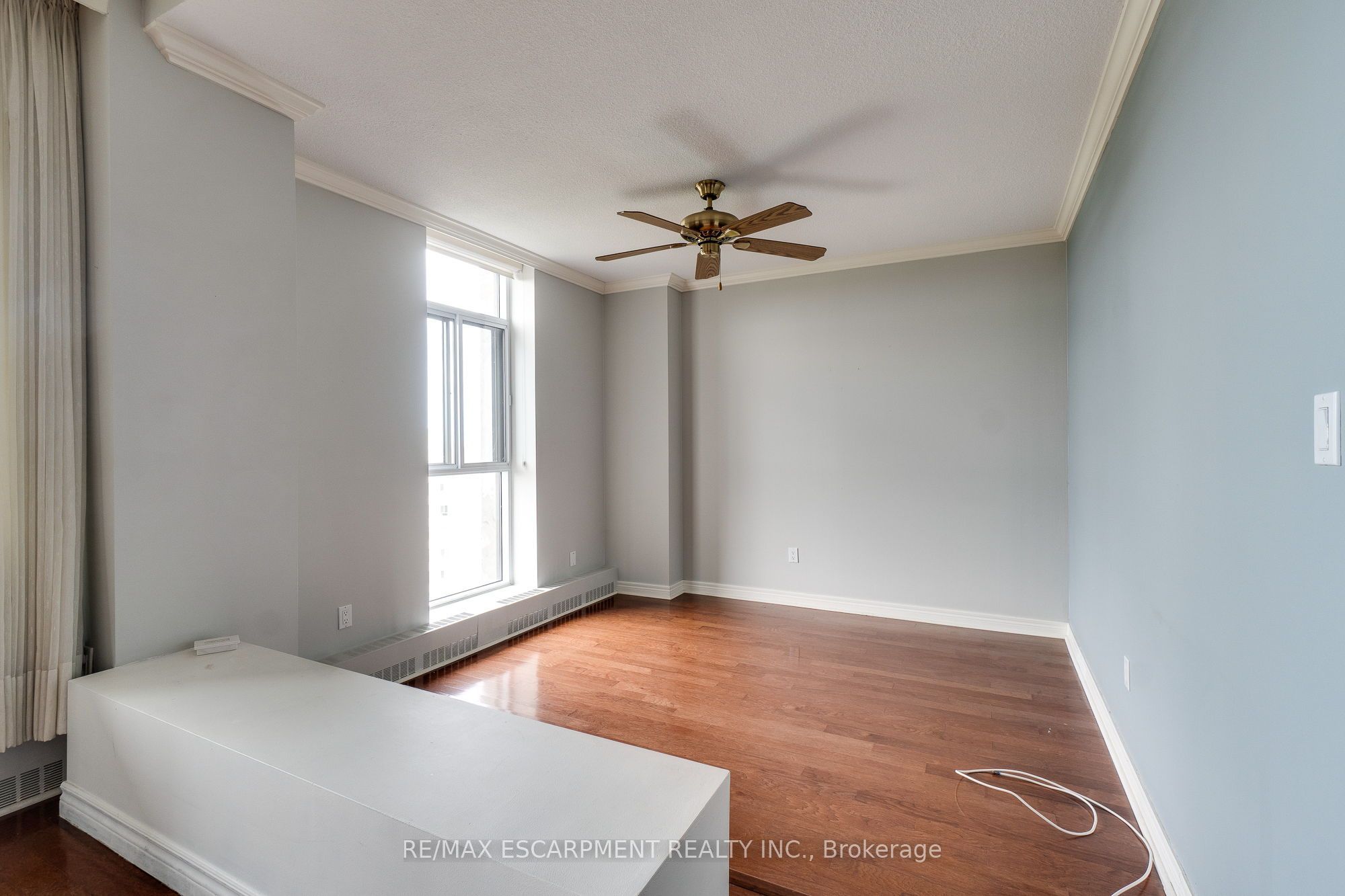 5250 Lakeshore Road 1207 Property Photo 32