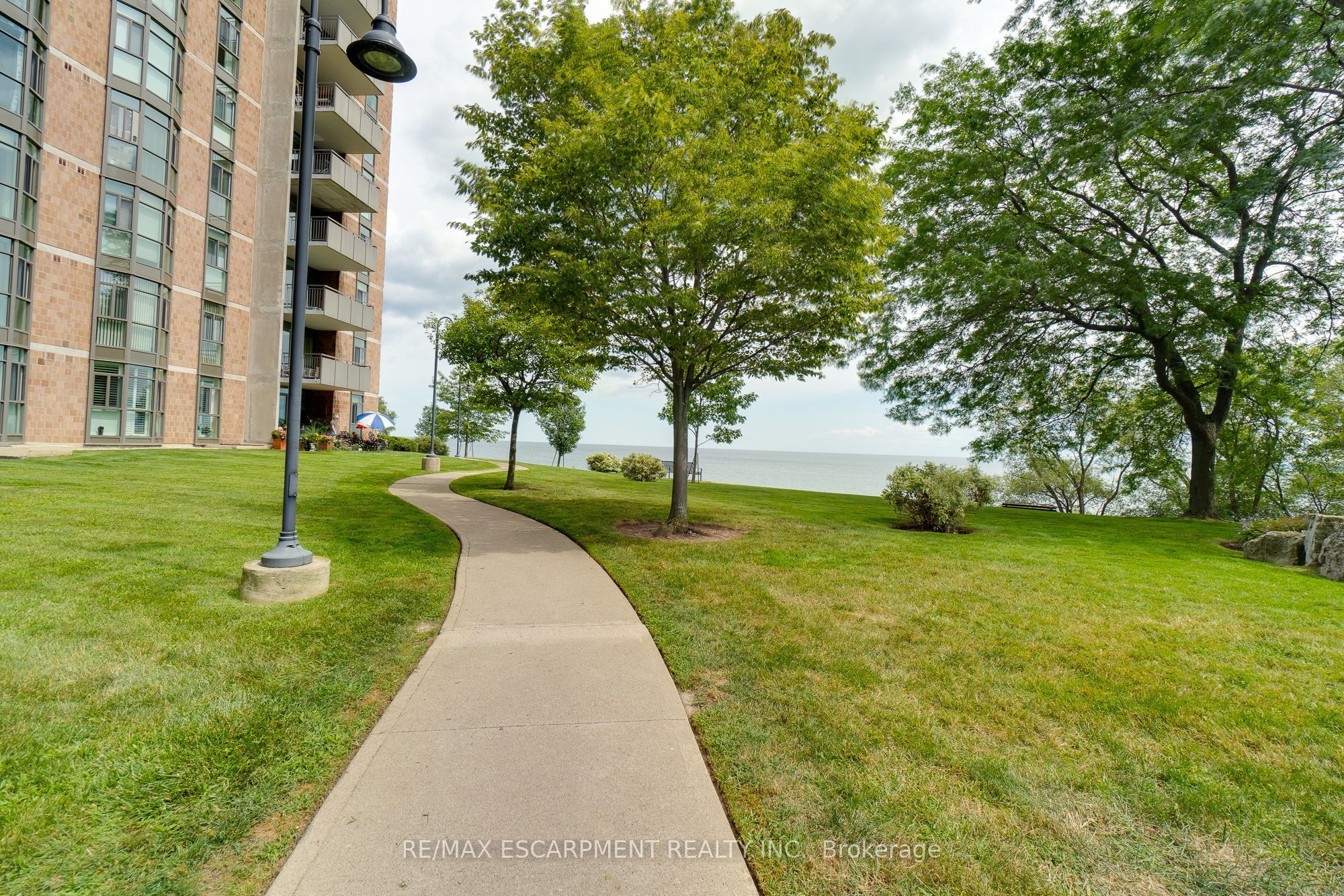 5250 Lakeshore Road 1207 Property Photo 41